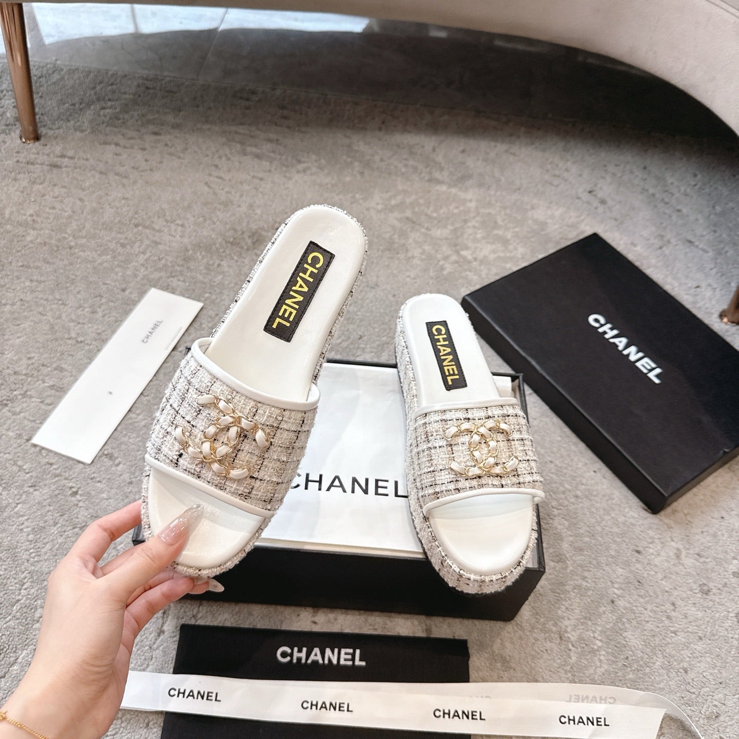 PLASTFORM HEELS IN WHITE TWEED AND CALFSKIN