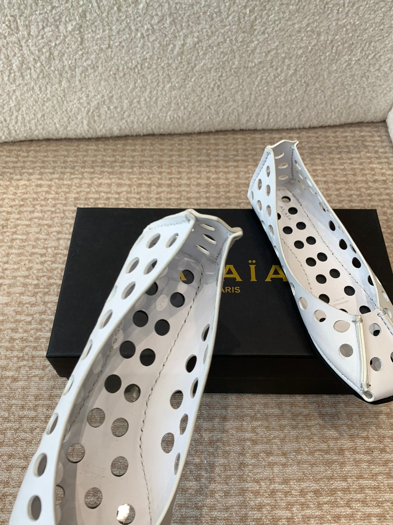 PERFO BALLET FLATS IN WHITE CALFSKIN