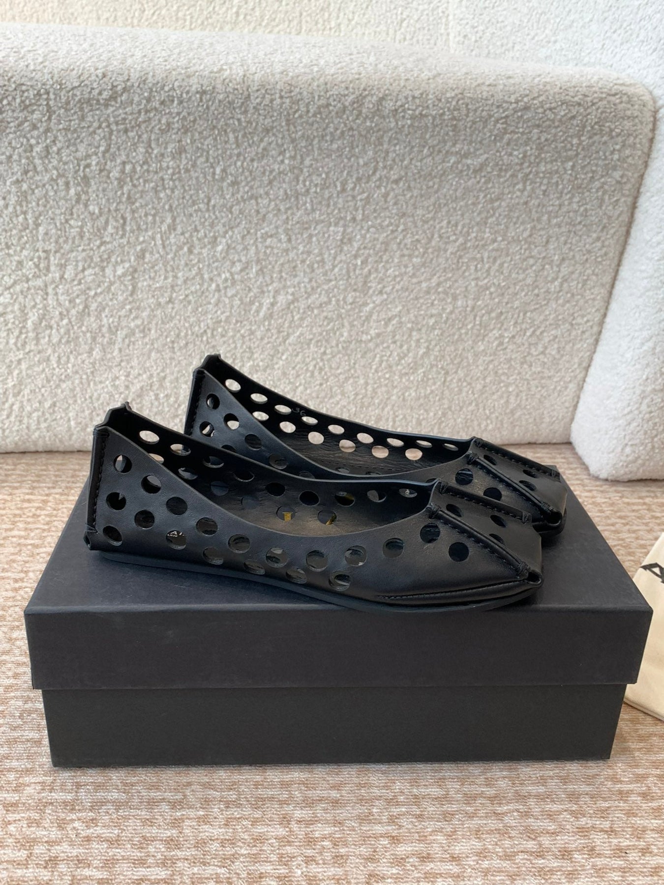 PERFO BALLET FLATS IN BLACK CALFSKIN