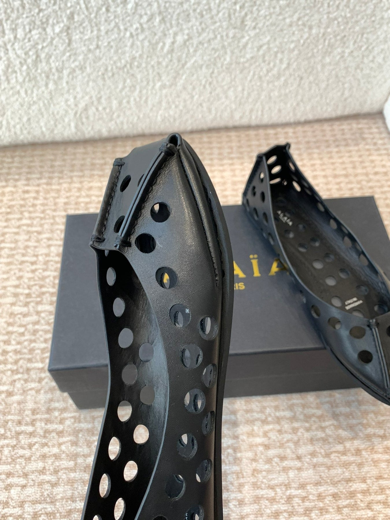 PERFO BALLET FLATS IN BLACK CALFSKIN