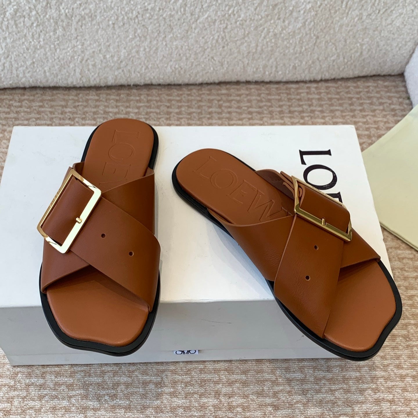 PETAL BELT FLAT SANDAL IN BRONZE BROWN CALFSKIN