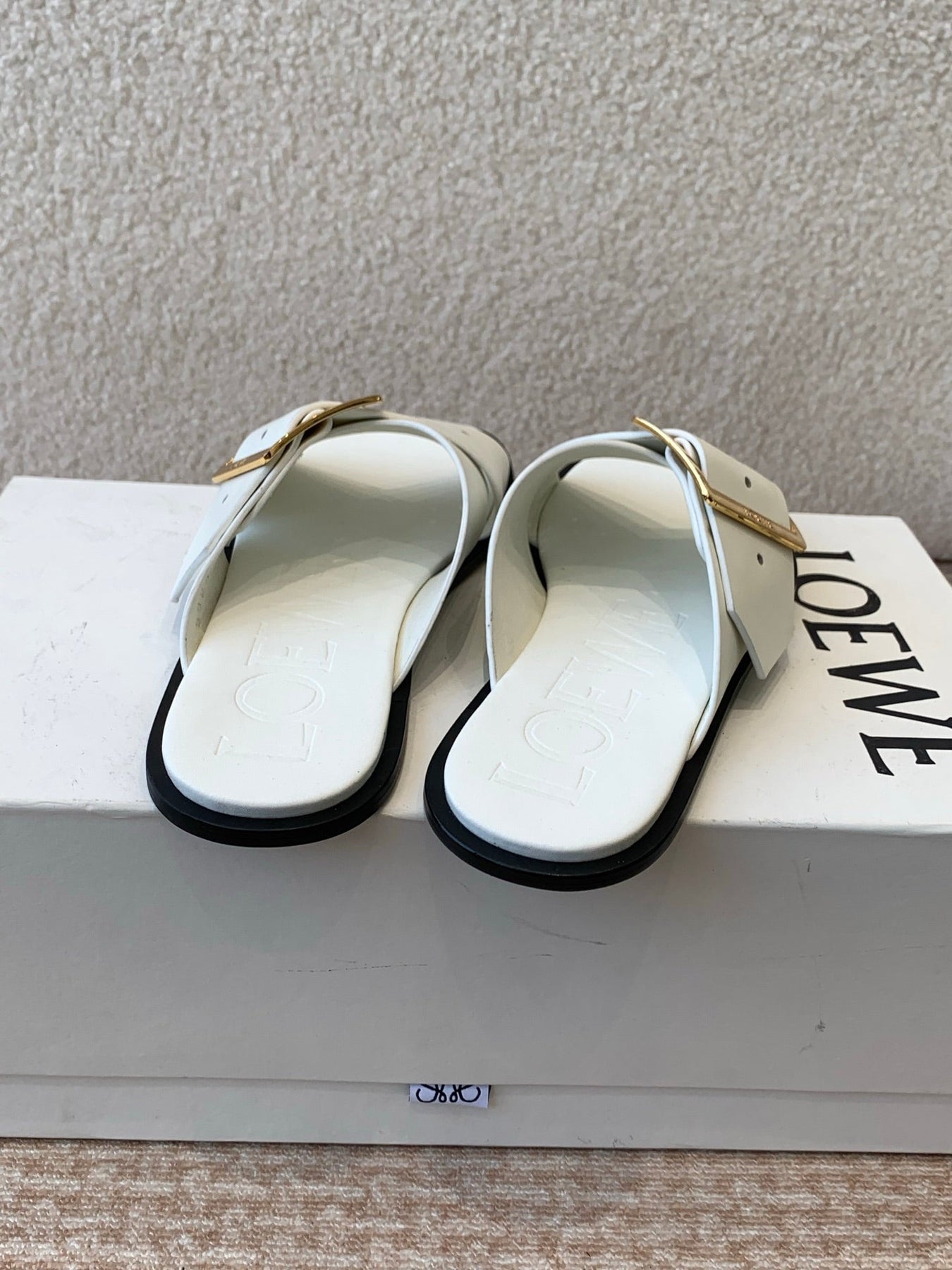 PETAL BELT FLAT SANDAL IN WHITE CALFSKIN