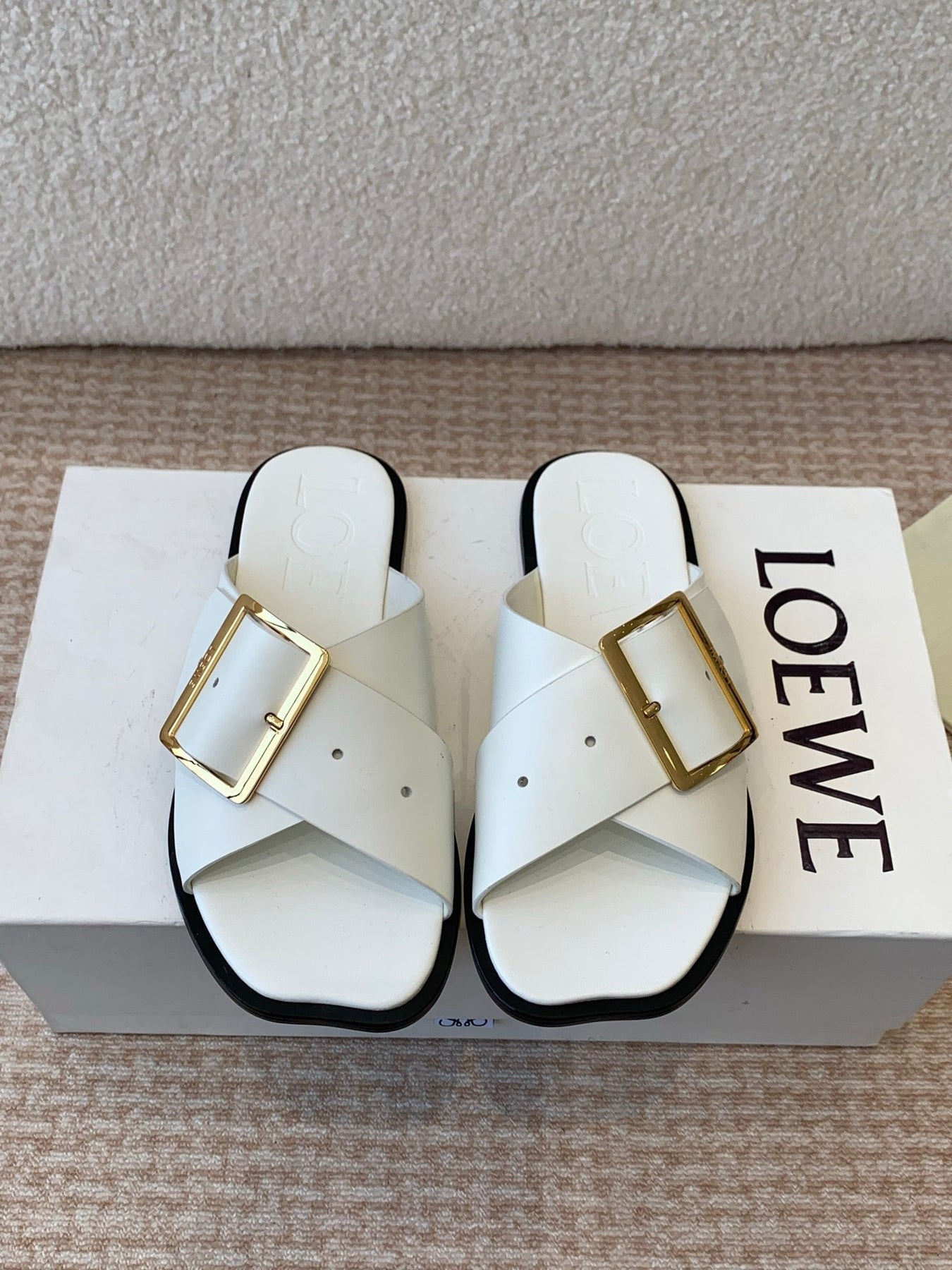 PETAL BELT FLAT SANDAL IN WHITE CALFSKIN