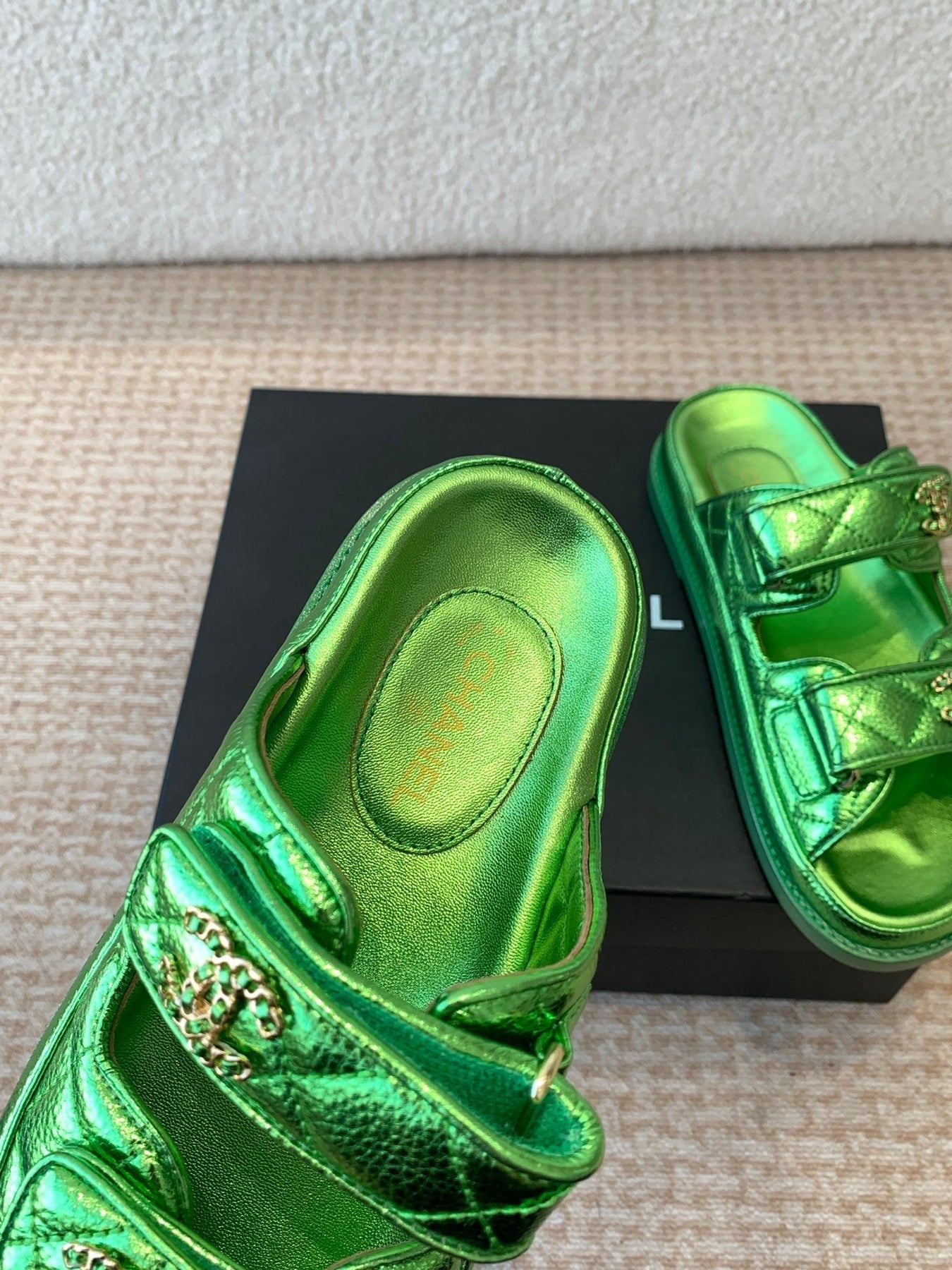 DAD SANDAL IN EMERALD GREEN SHEEPSKIN MULE