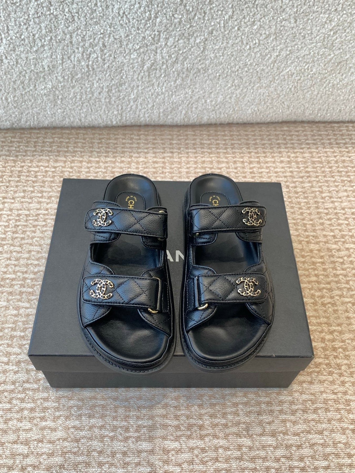 DAD SANDAL IN BLACK SHEEPSKIN MULE