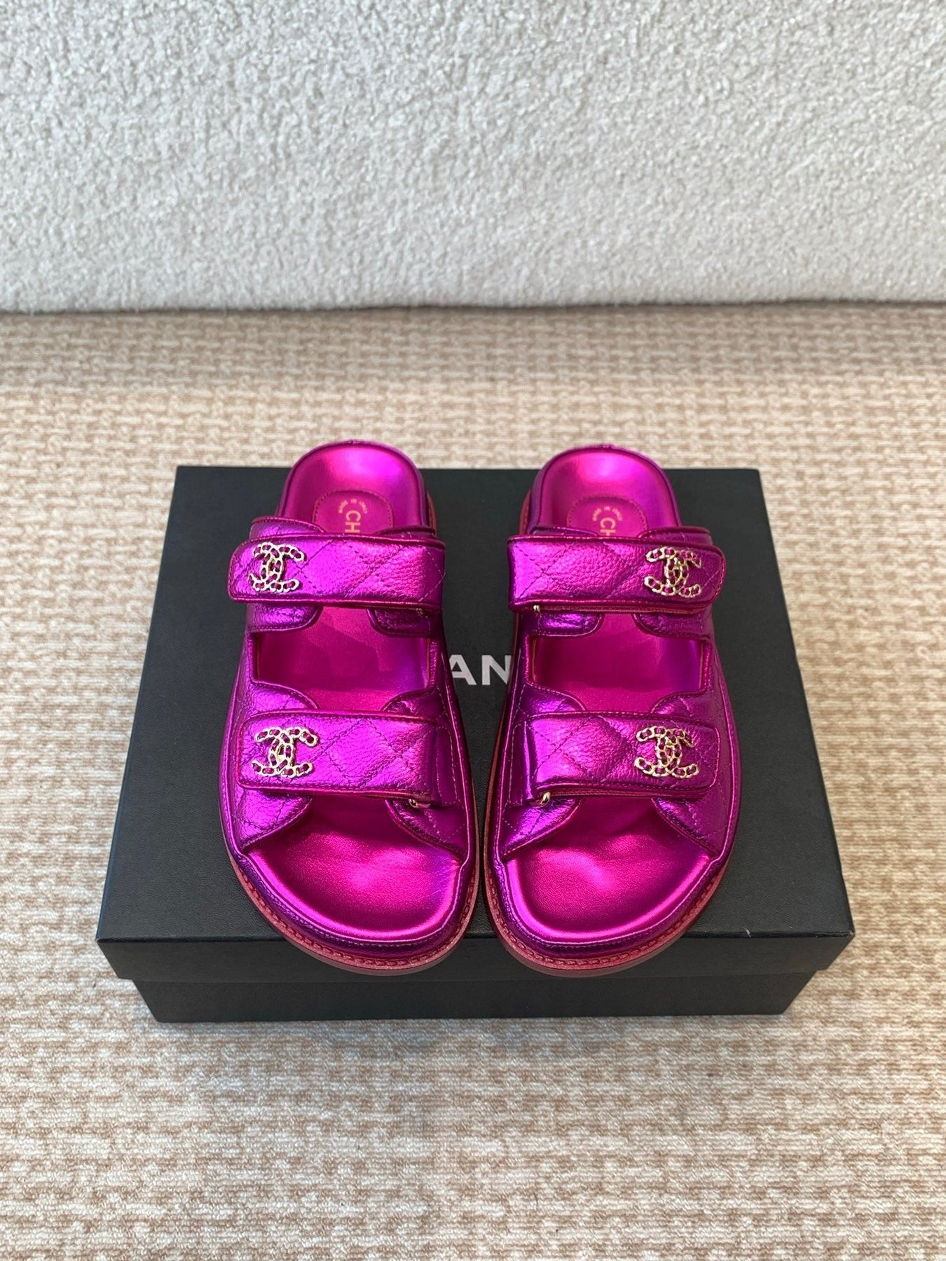 DAD SANDAL IN MAGENTA PURPLE SHEEPSKIN MULE