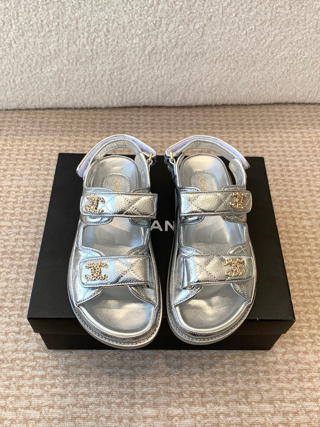 DAD SANDAL IN SILVER SHEEPSKIN