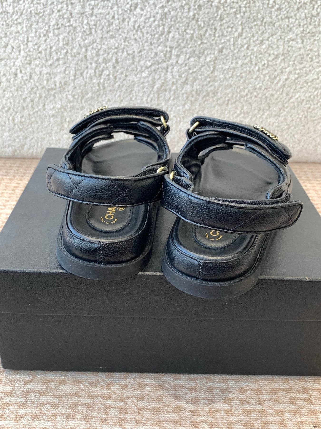 DAD SANDAL IN BLACK SHEEPSKIN