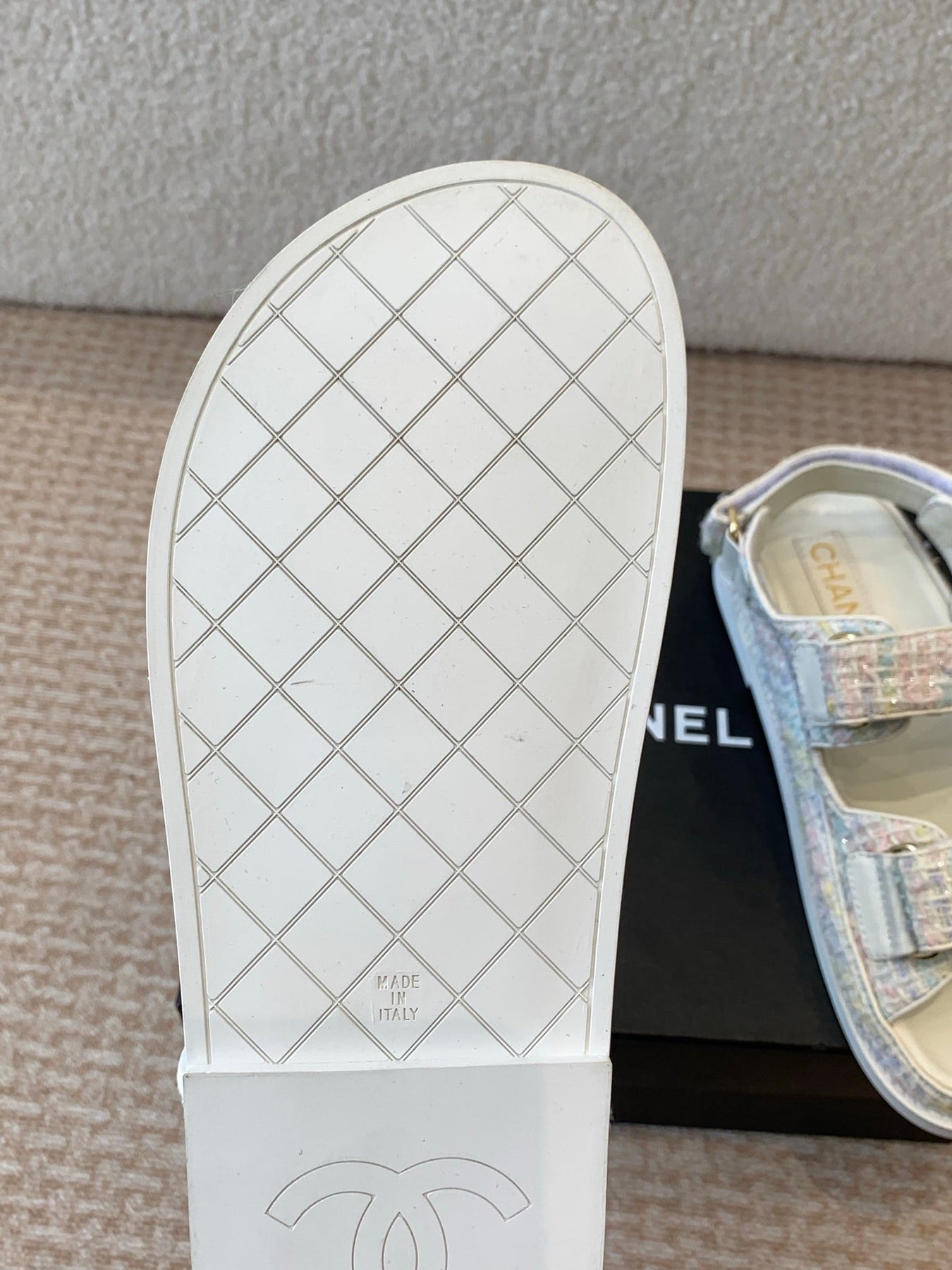 DAD SANDAL IN WHITE MIX COLORFUL FABRIC