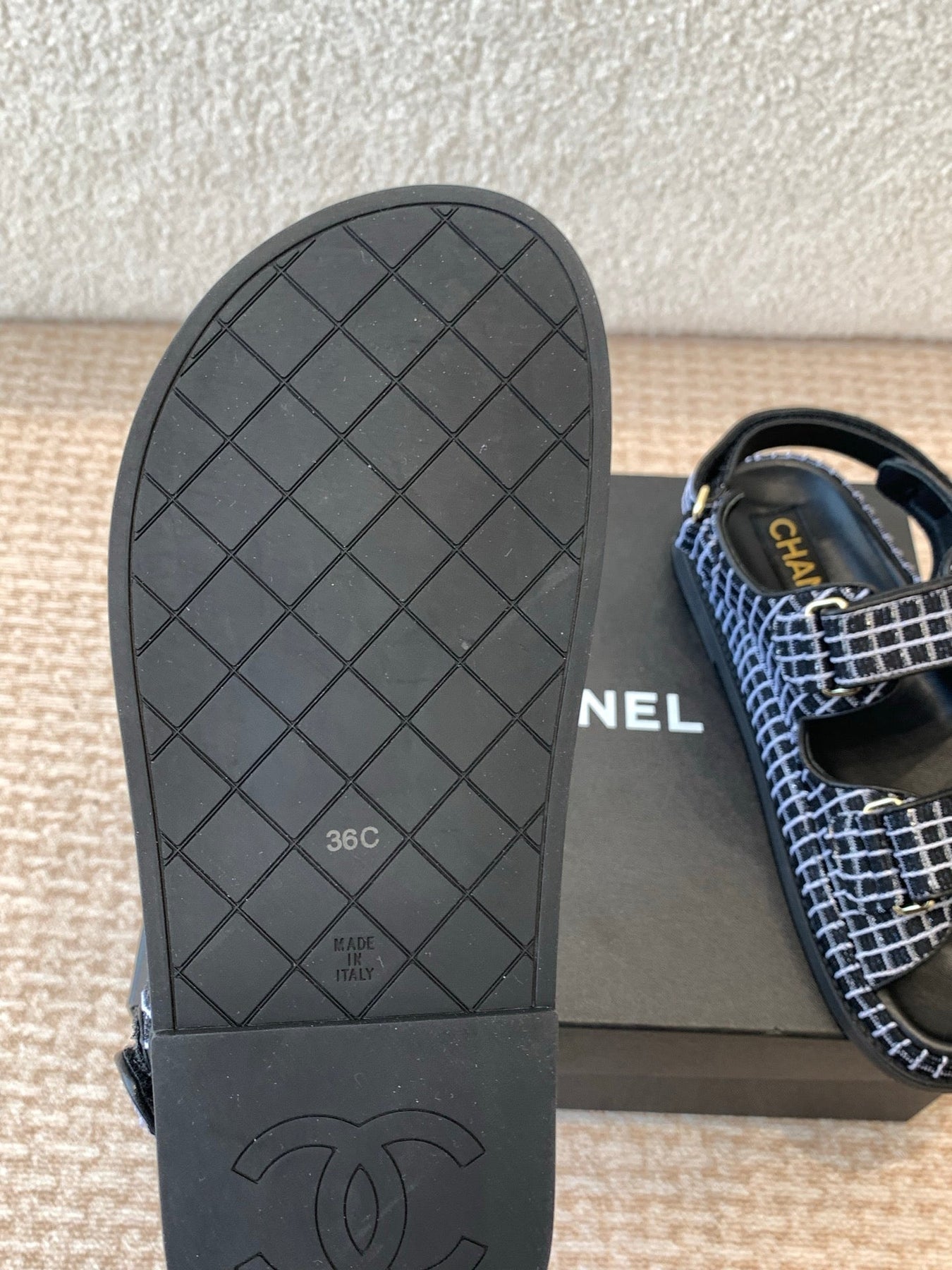 DAD SANDAL IN BLACK MIX WHITE DENIM FABRIC