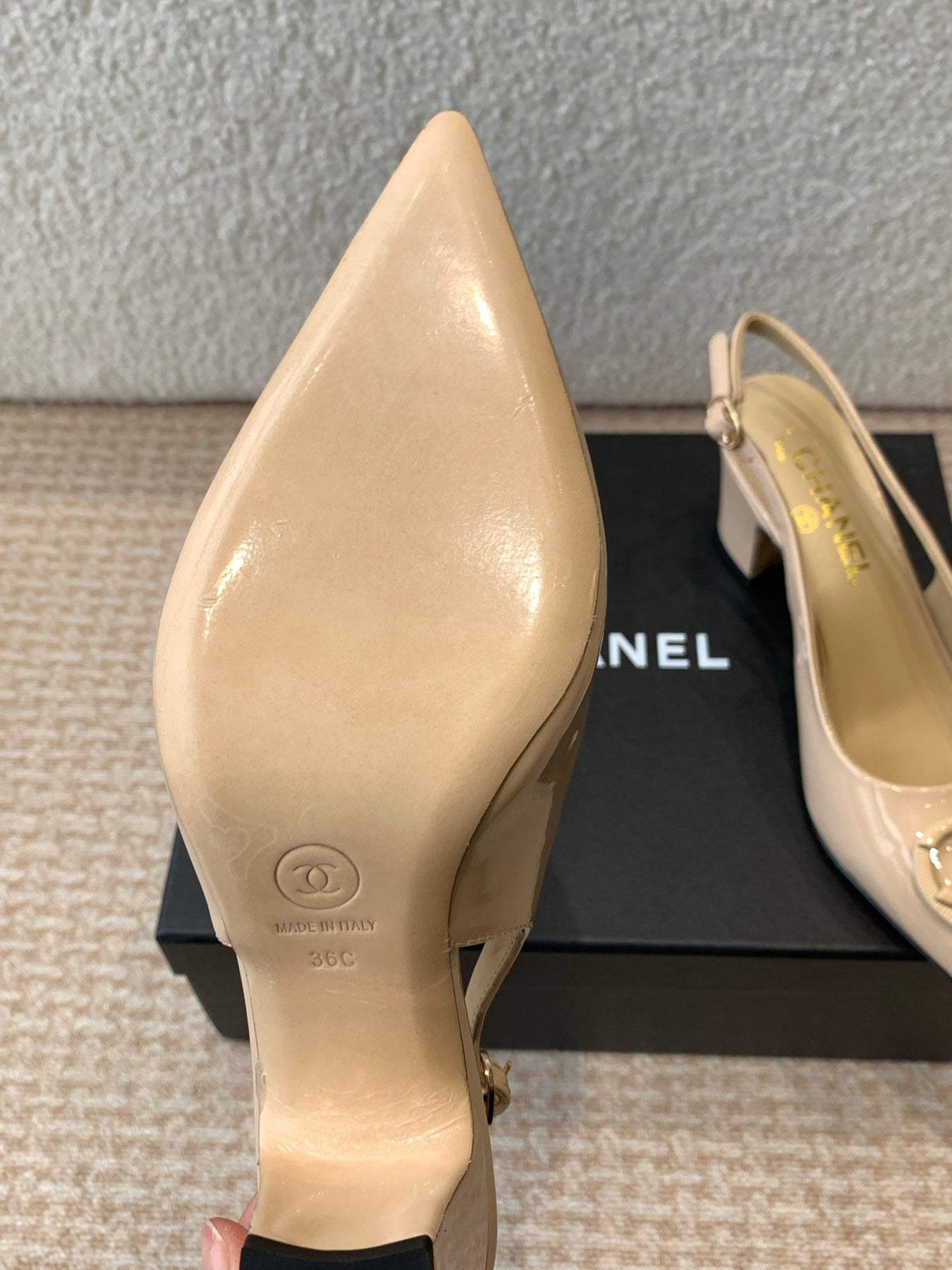 MID-HEEL SLINGBACKS IN BISQUE BEIGE PATENT CALFSKIN