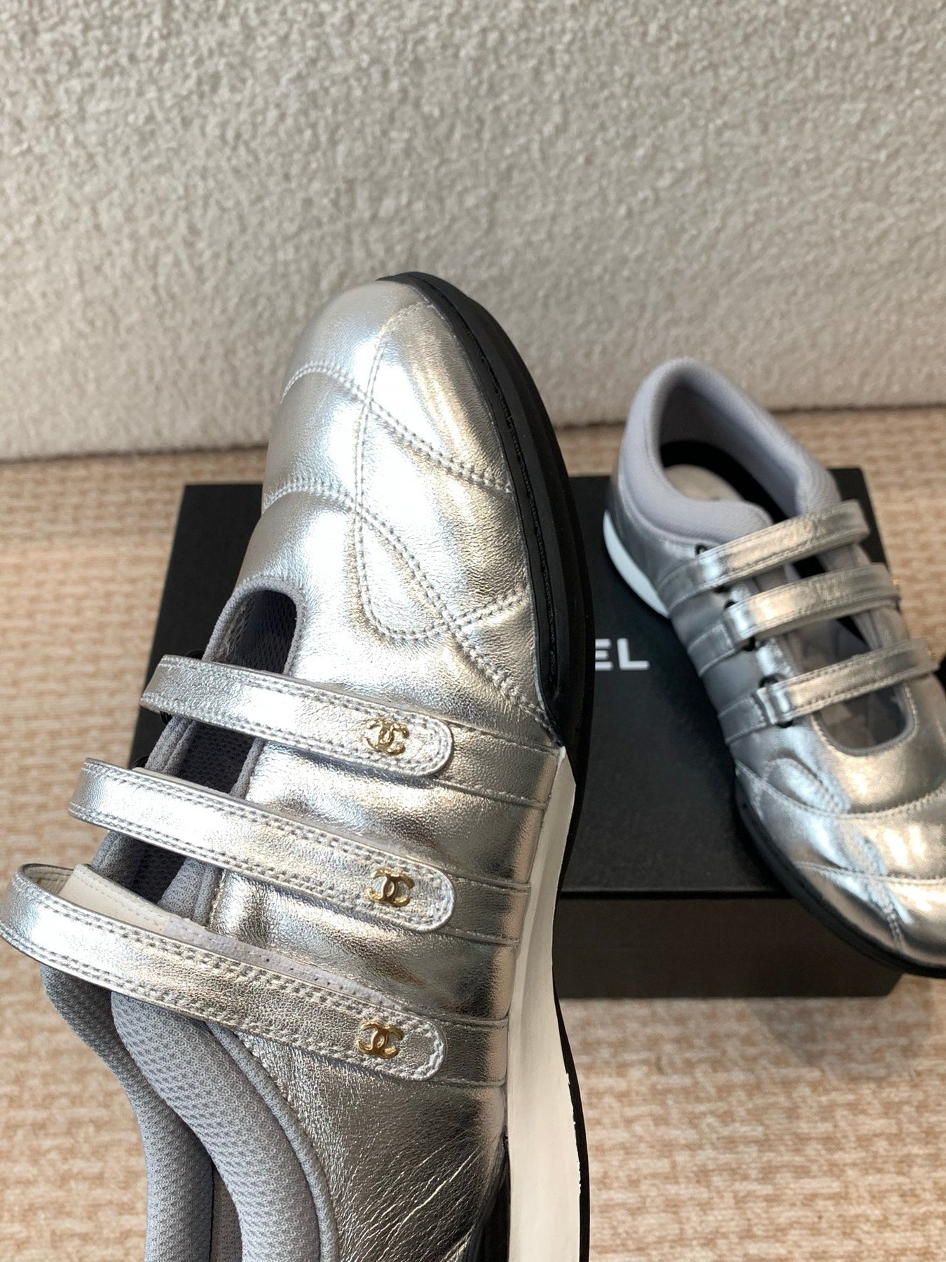 MARY JANE SNEAKERS IN SILVER LAMBSKIN