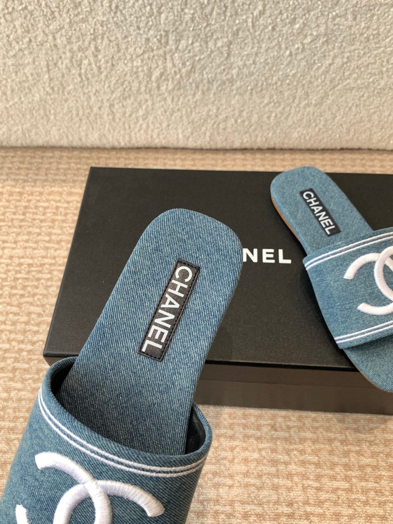 FLAT SLIDE IN AEGEAN BLUE DENIM WITH WHITE LOGO