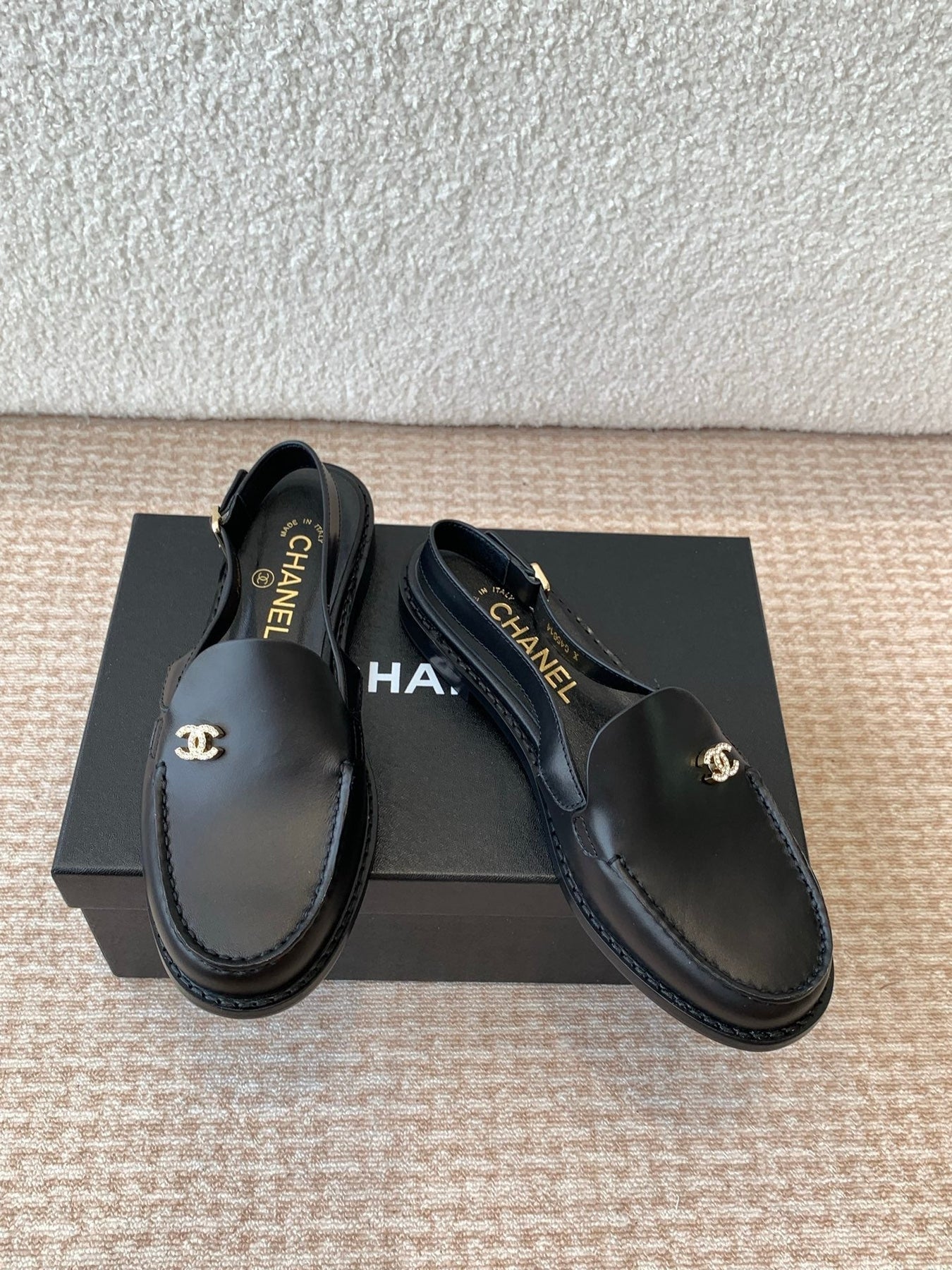 CC MOCCASIN SLINGBACK IN BLACK CALFSKIN