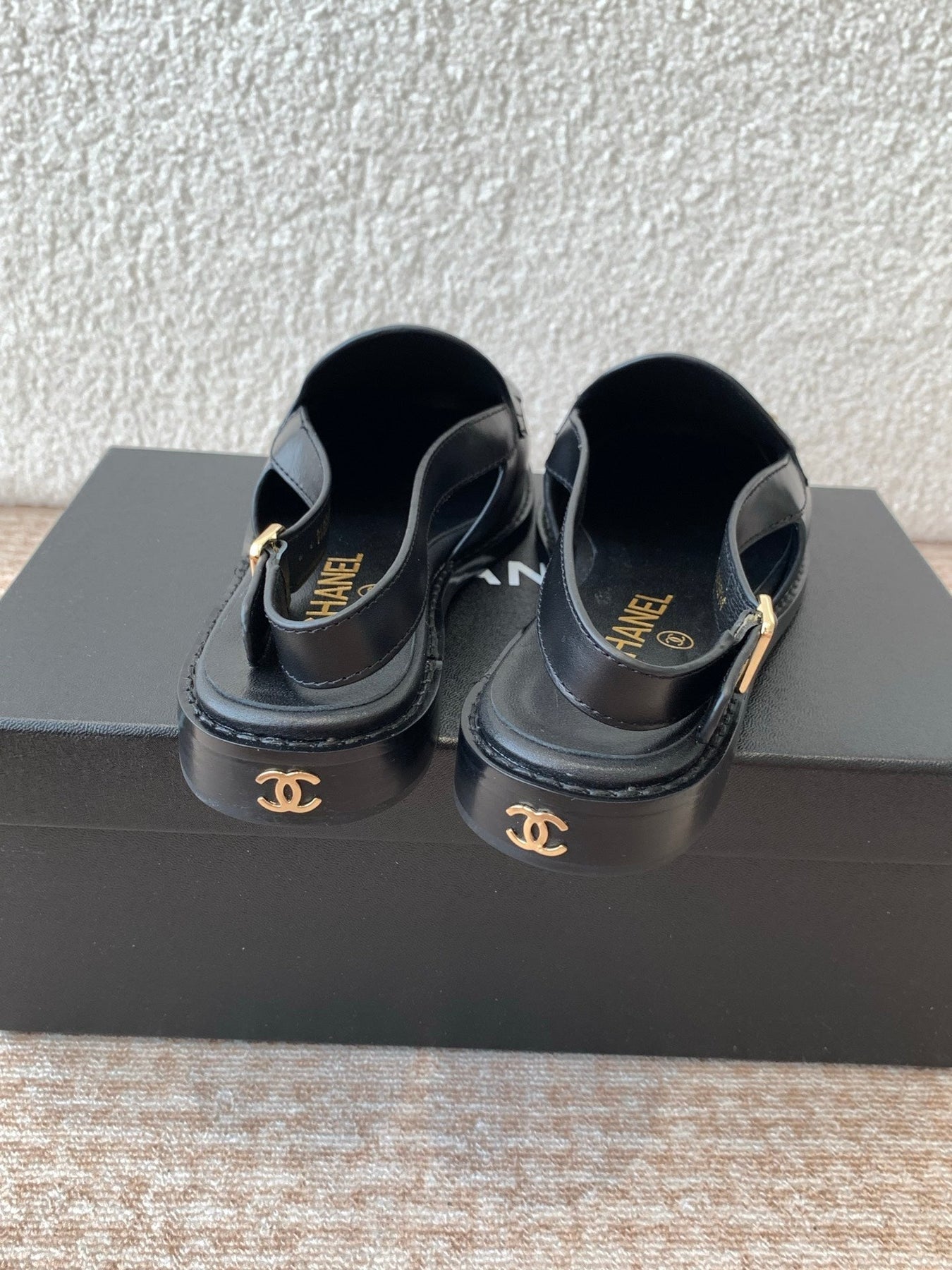 CC MOCCASIN SLINGBACK IN BLACK CALFSKIN