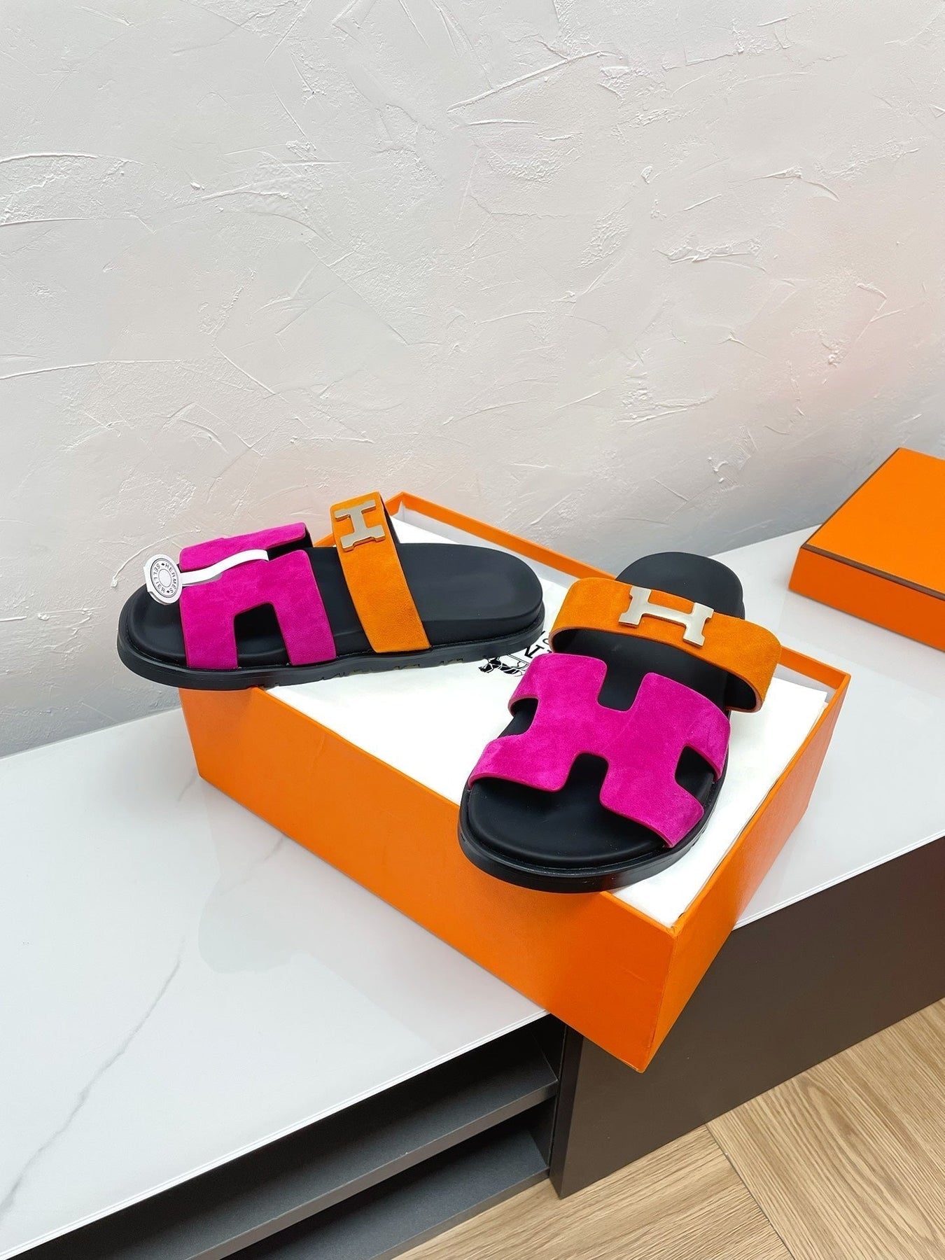 CHYPRE SANDAL DEEP PINK MIX ORANGE SUEDE WITH H BUCKLE