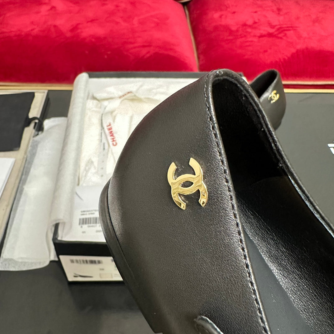 MARY JANE SHOES IN BLACK CALFSKIN AND SATIN