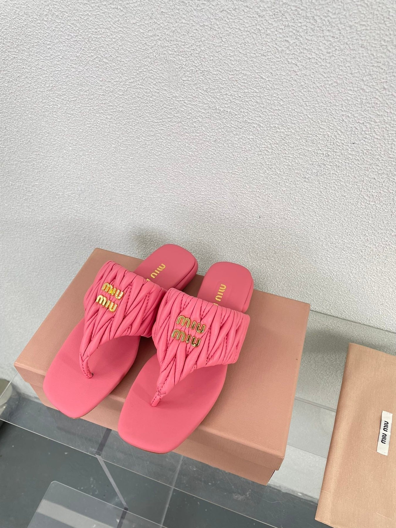 Flip-Flops Rose Leather Stylized