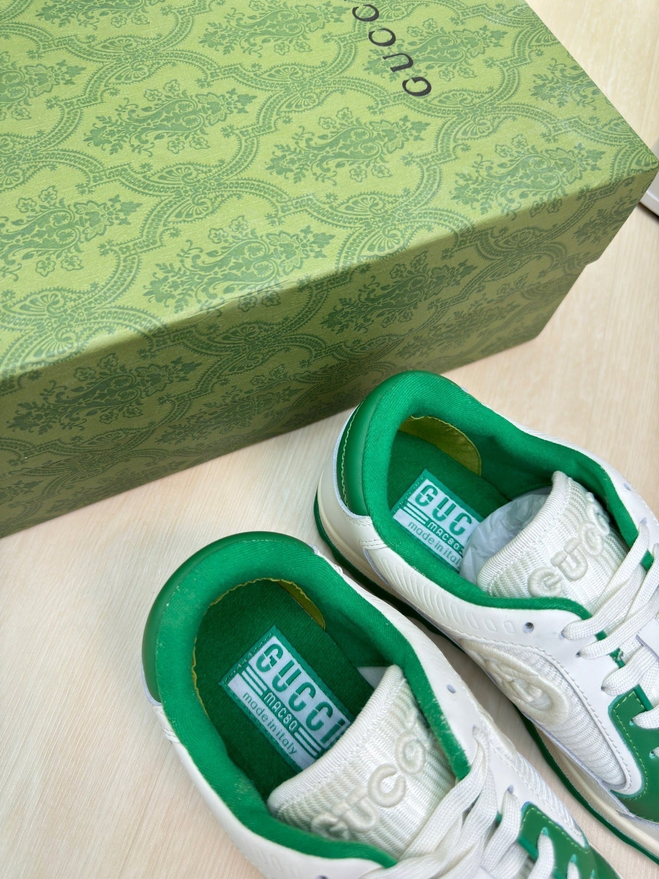 GG INTERLOCKING G SNEAKER WHITE GREEN CALFSKIN AND FABRIC