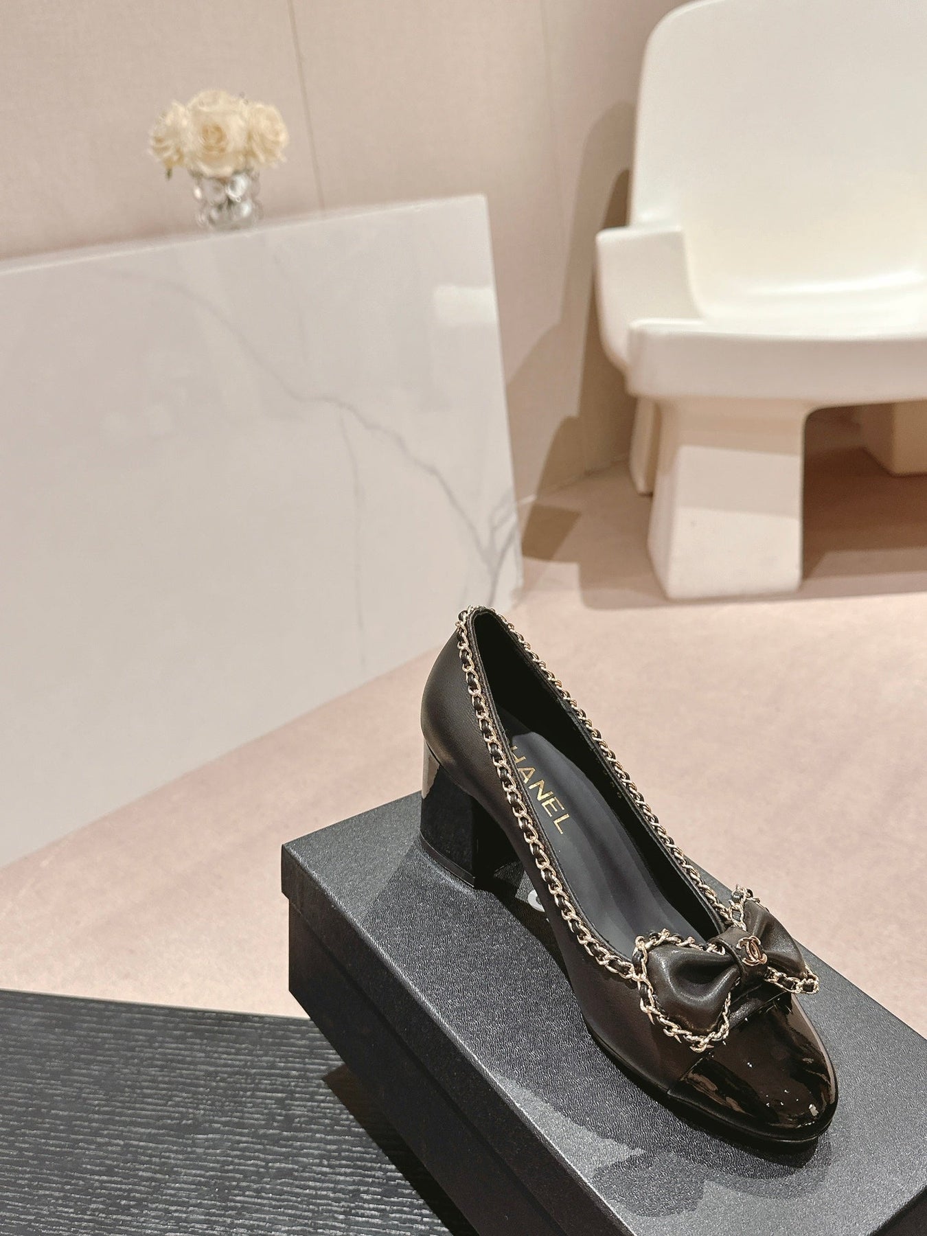 BOWKNOT HIGH HEELS IN BLACK SHEEPSKIN