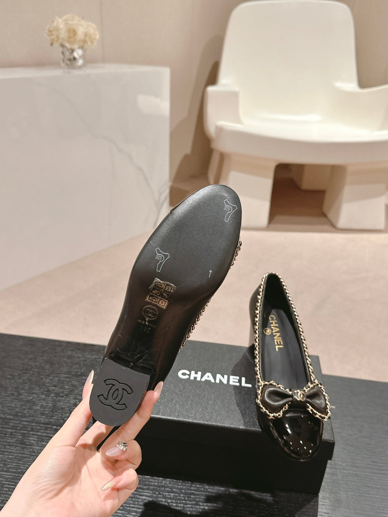 BOWKNOT HIGH HEELS IN BLACK SHEEPSKIN