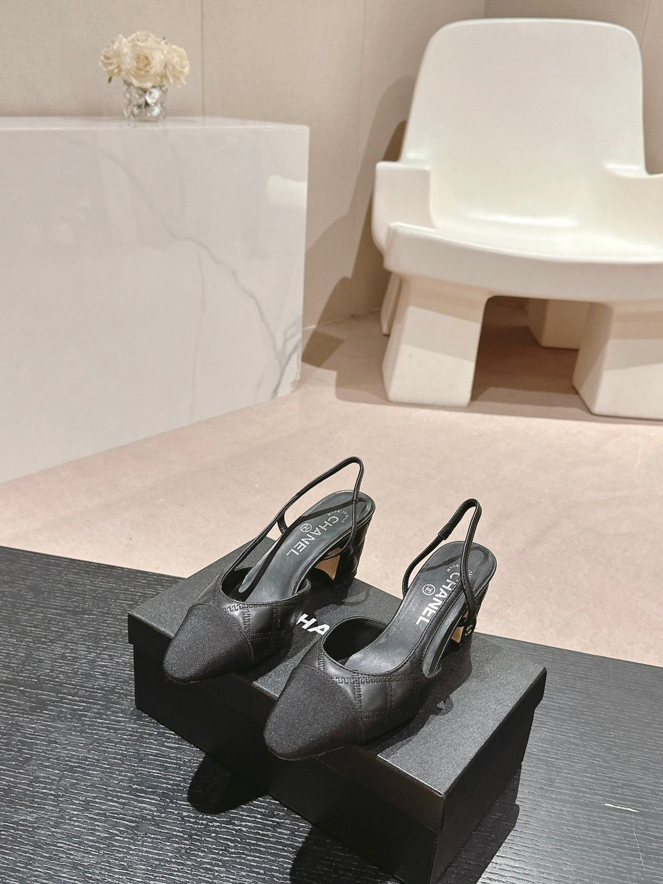 HIGH SLINGBACKS IN BLACK LAMBSKIN AND SATIN