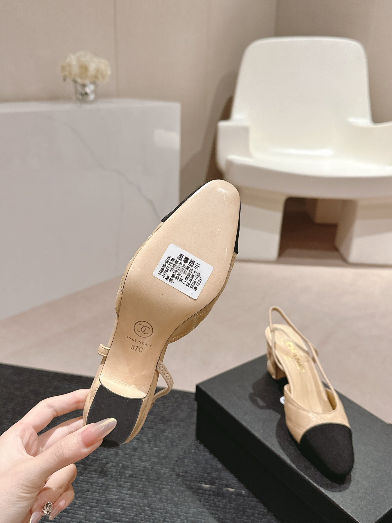 HIGH SLINGBACKS IN BEIGE CREAM LAMBSKIN AND BLACK SATIN