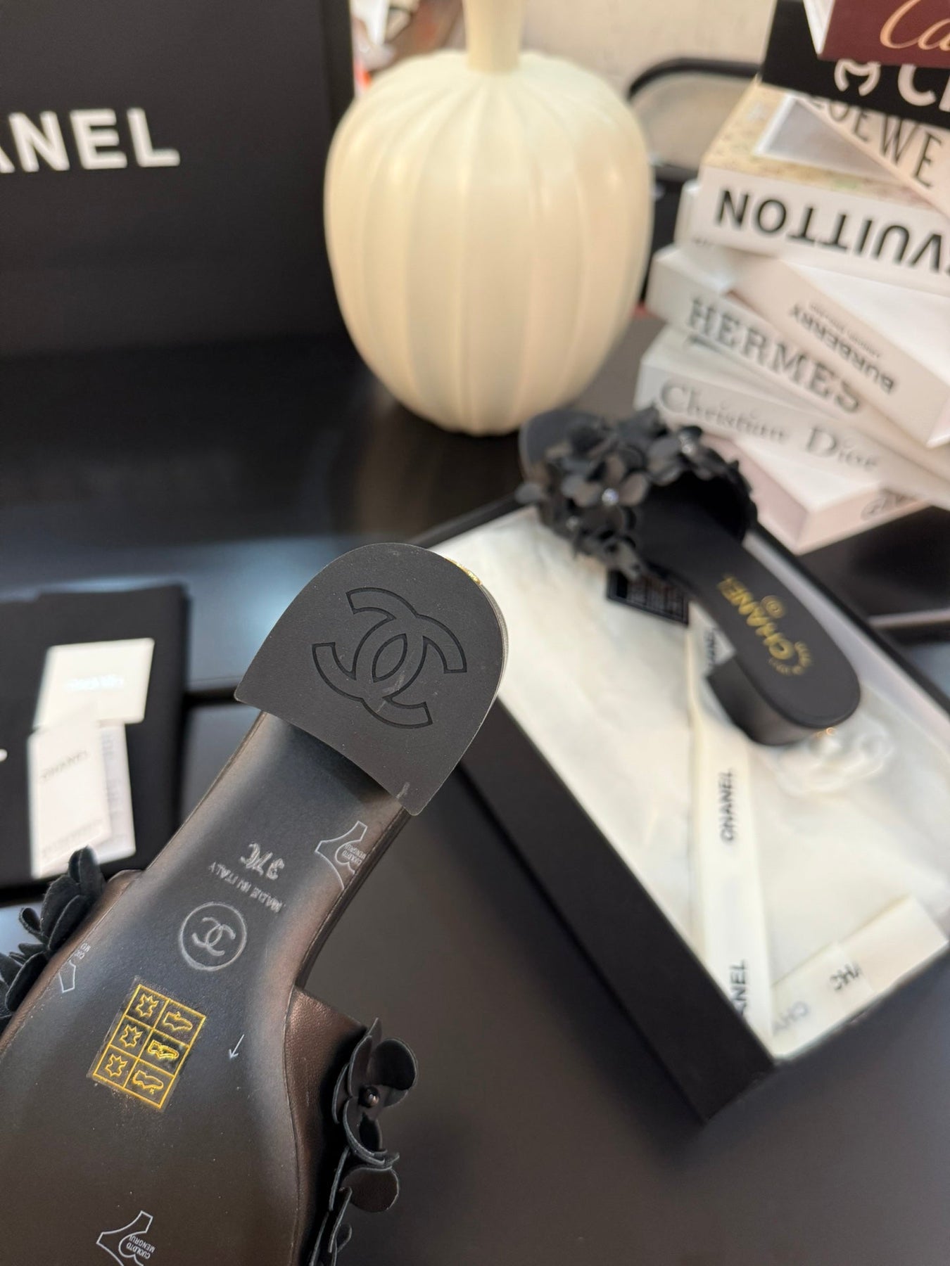 MID HEEL 45 MM MULE IN BLACK CALFSKIN