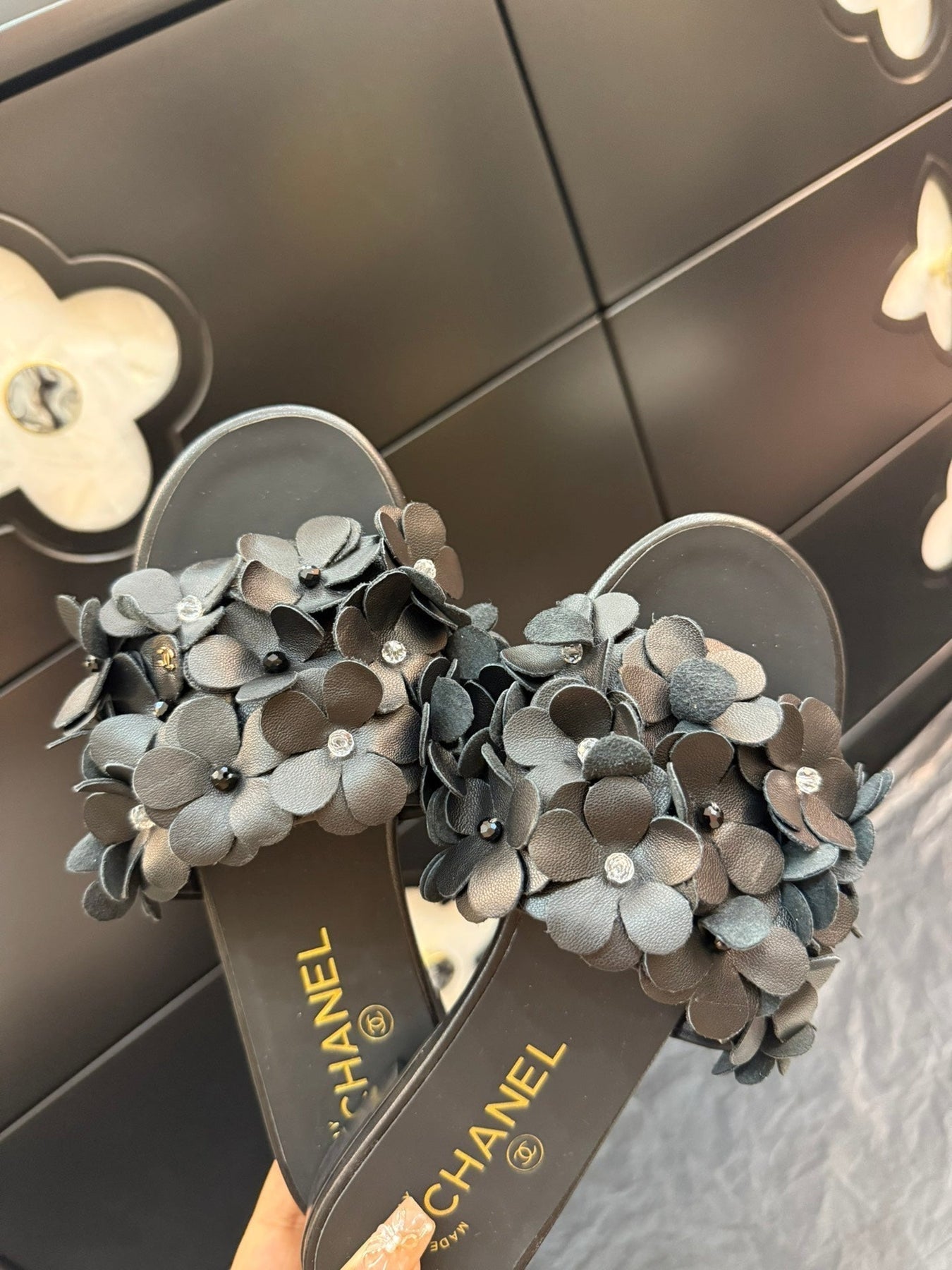 MID HEEL 45 MM MULE IN BLACK CALFSKIN