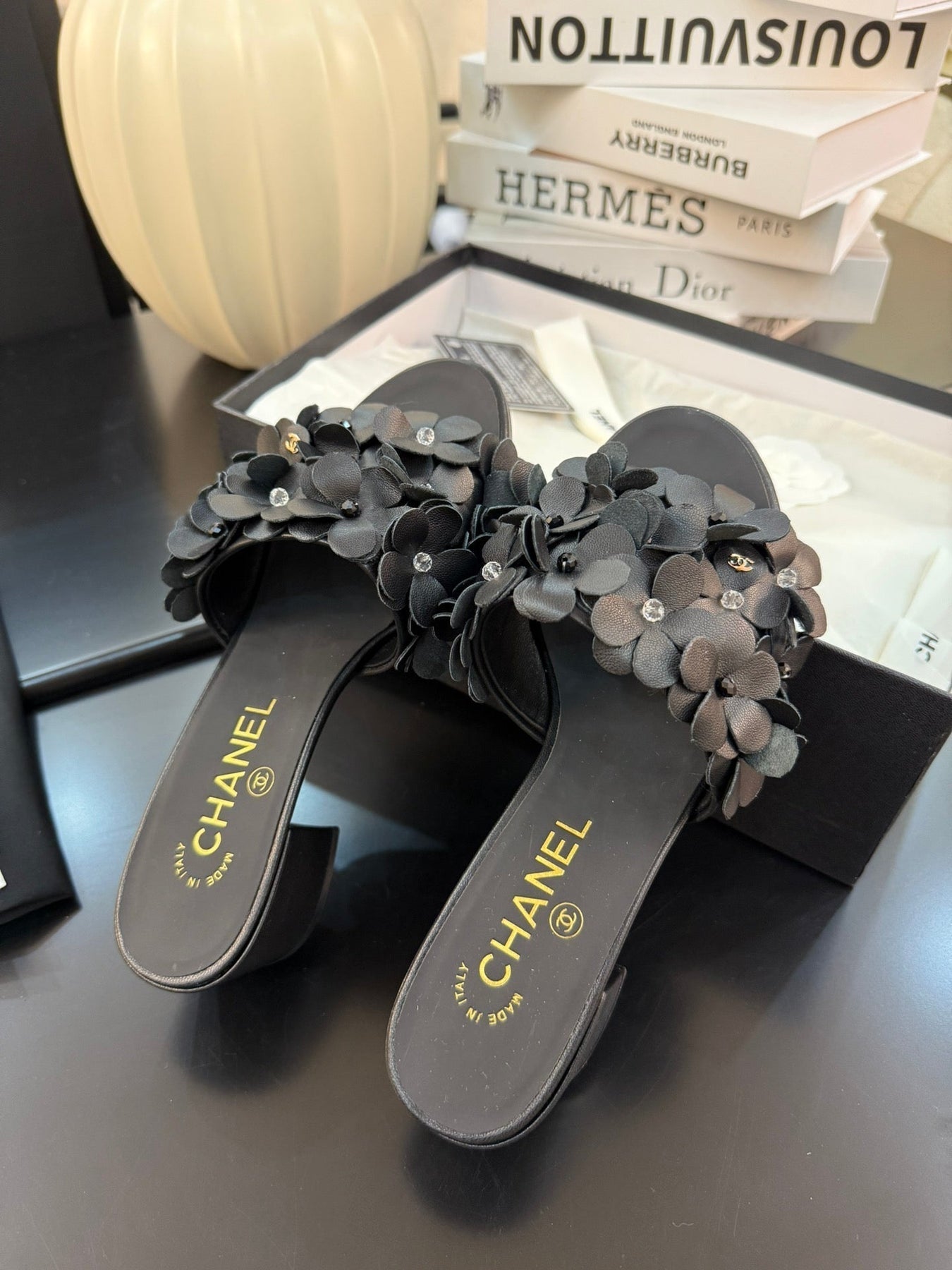 MID HEEL 45 MM MULE IN BLACK CALFSKIN