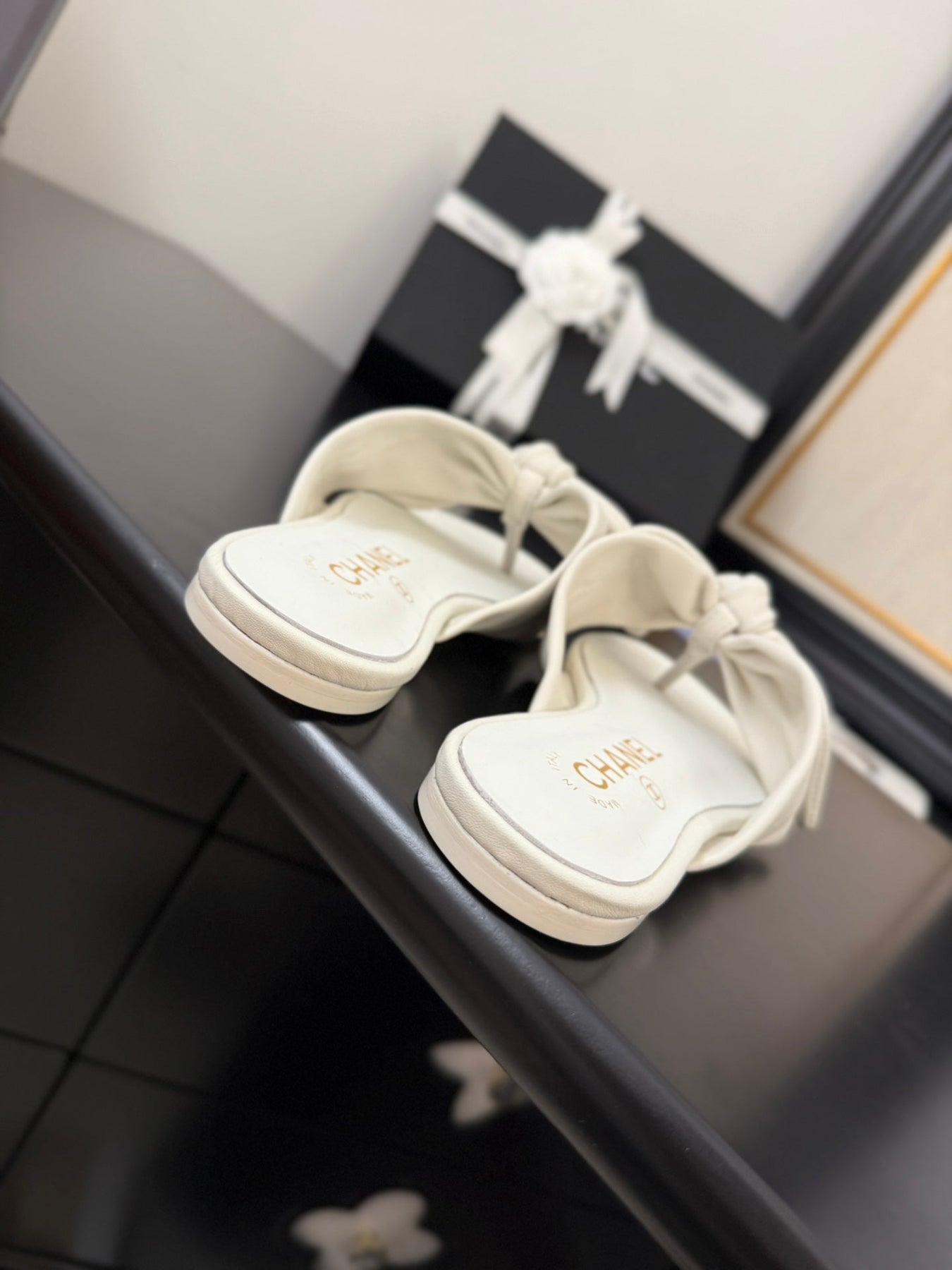 CC 25C Thong Sandal Bow White Lambskin 233563