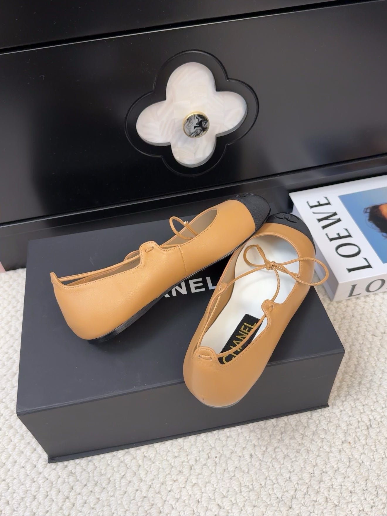 FLAT MARY JANE PUMPS IN DIJON YELLOW LAMBSKIN MIX BLACK FABRIC