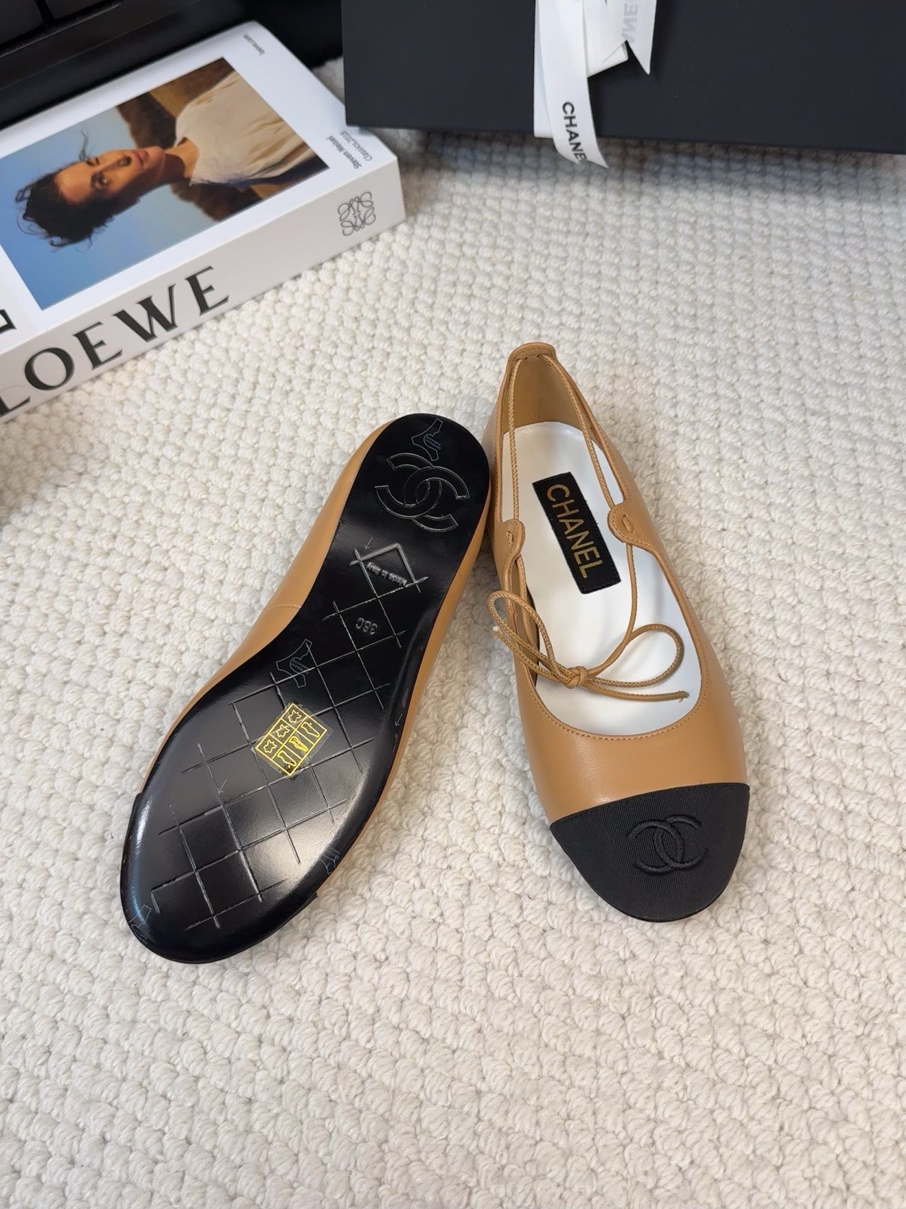 FLAT MARY JANE PUMPS IN DIJON YELLOW LAMBSKIN MIX BLACK FABRIC