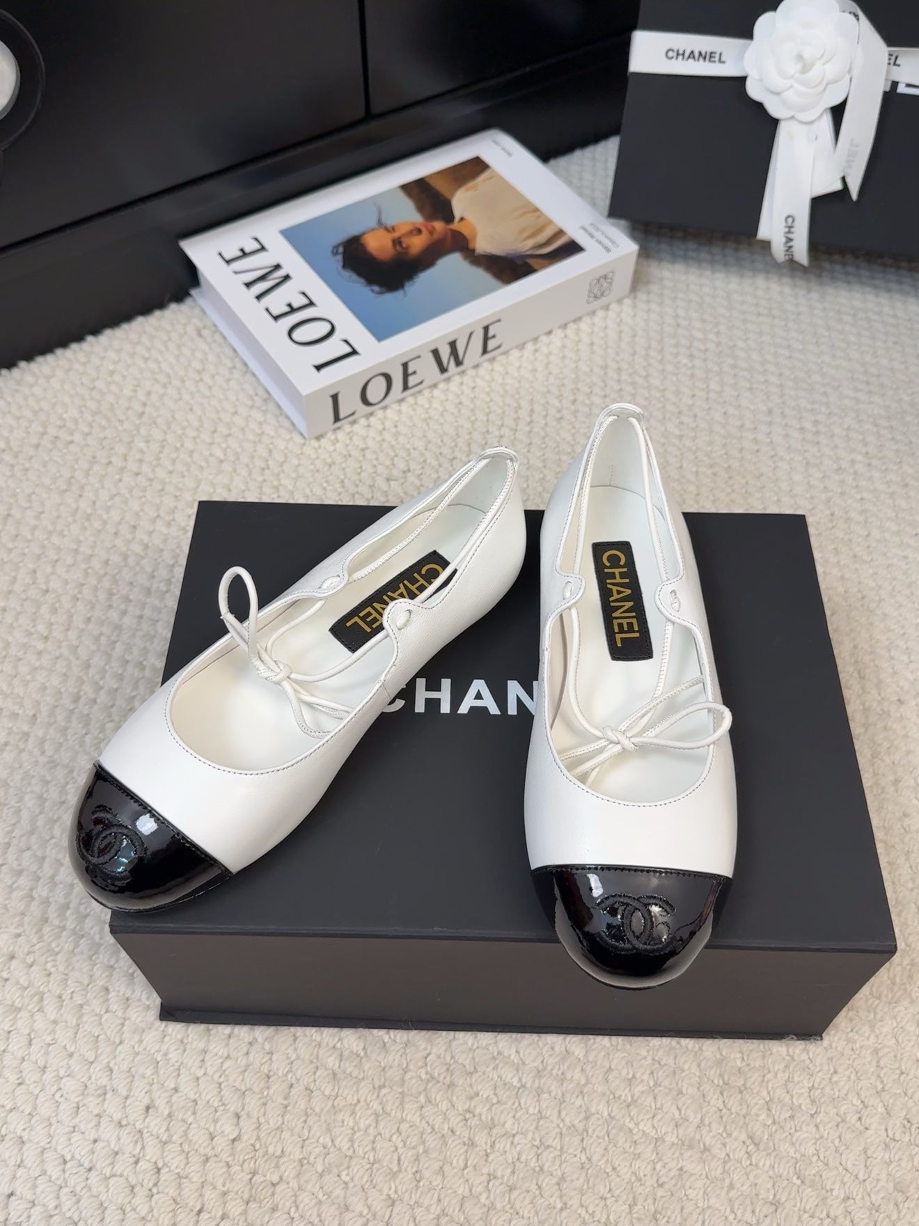FLAT MARY JANE PUMPS IN WHITE MIX BLACK LAMBSKIN
