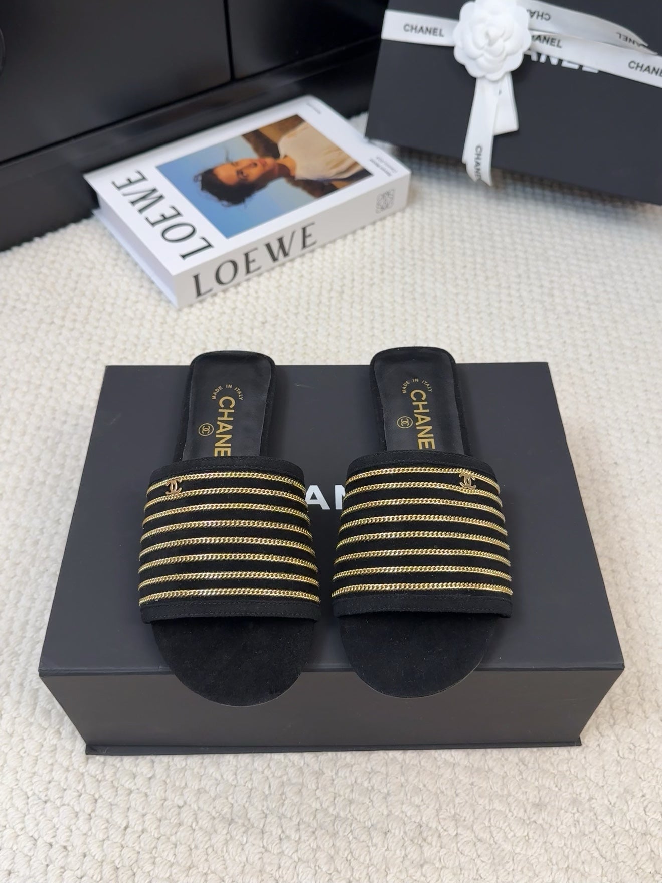 FLAT SLIDE IN BLACK SUEDE WITH GOLD CRYSTALS