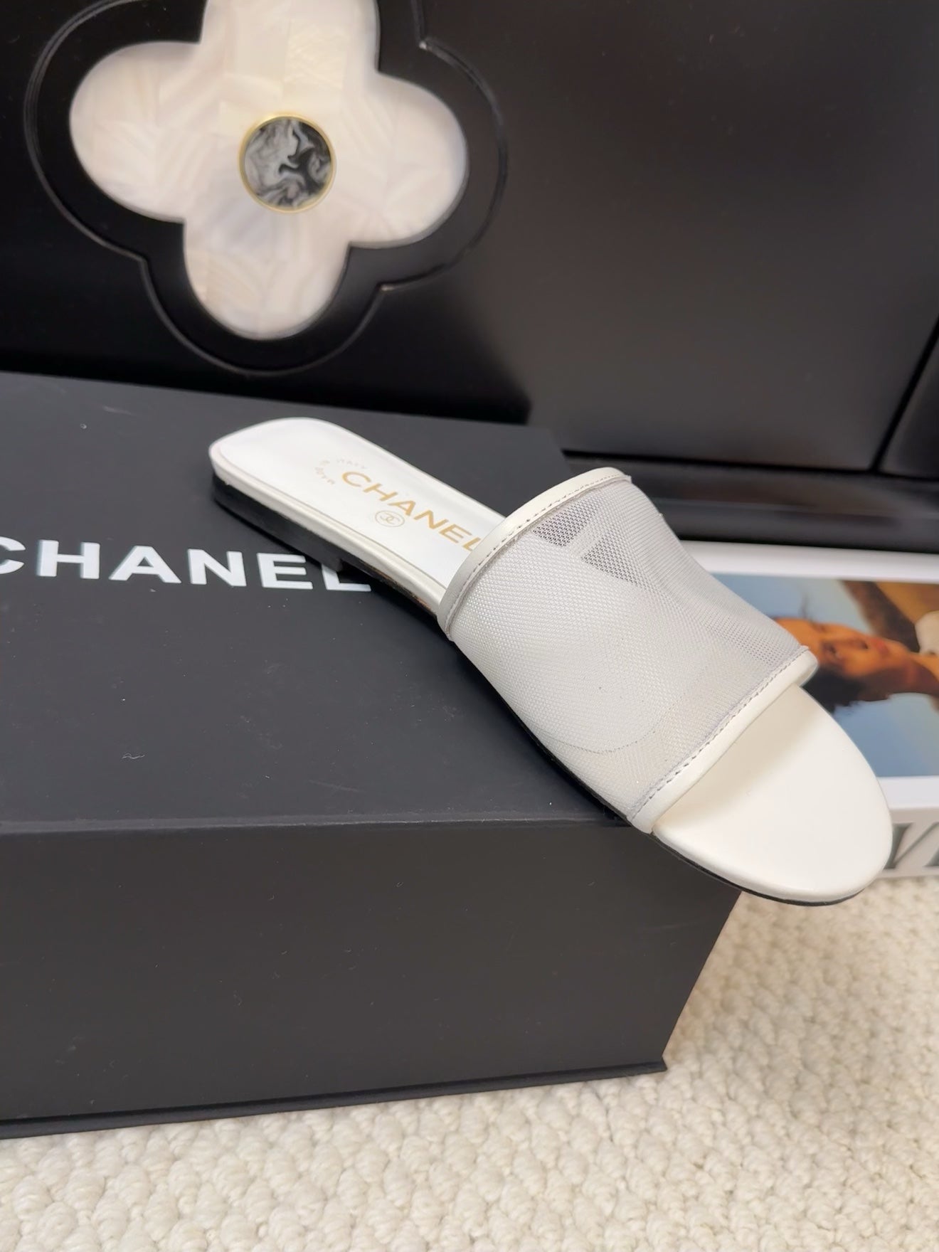 FLAT SLIDE IN WHITE MESH AND SUEDE