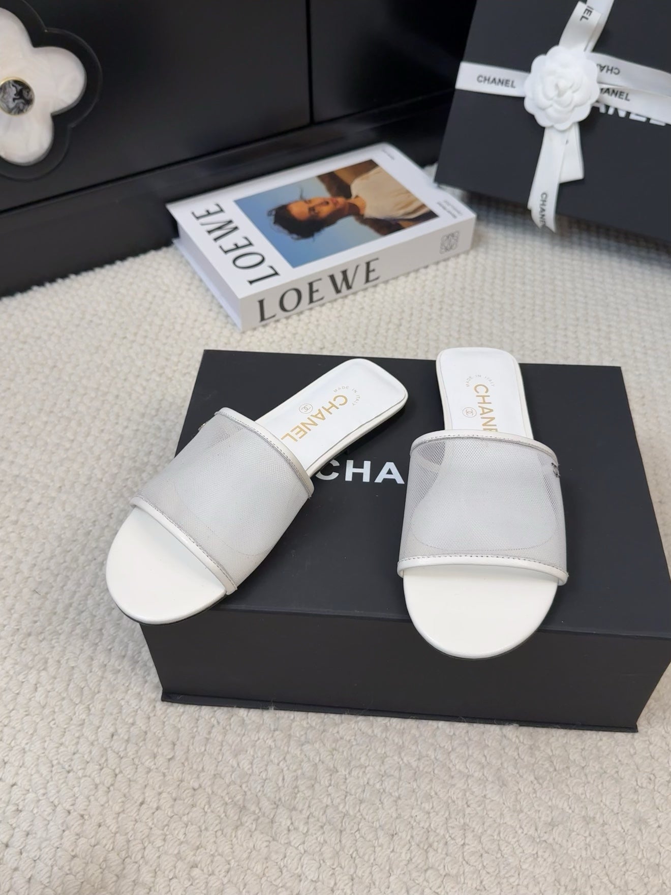 FLAT SLIDE IN WHITE MESH AND SUEDE