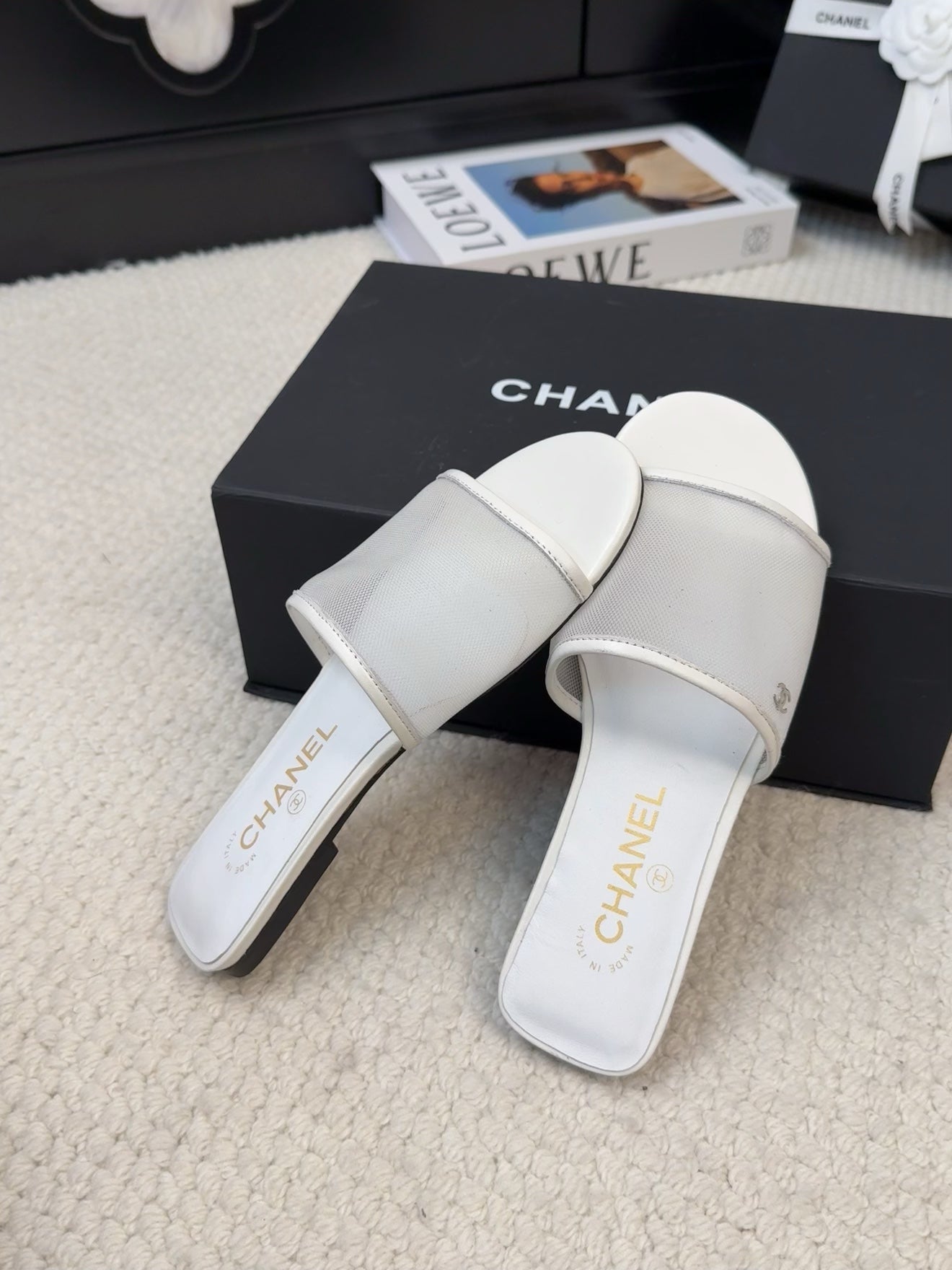 FLAT SLIDE IN WHITE MESH AND SUEDE