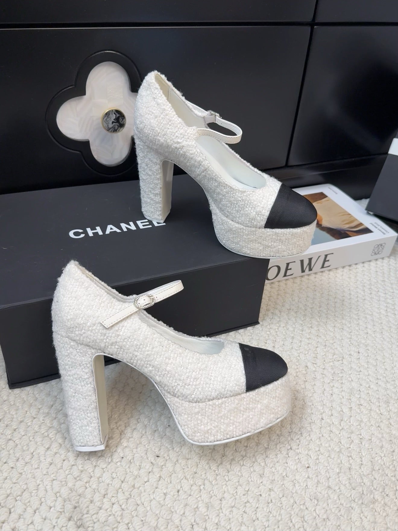 FLATFORM SANDAL IN WHITE TWEED AND BLACK FABRIC