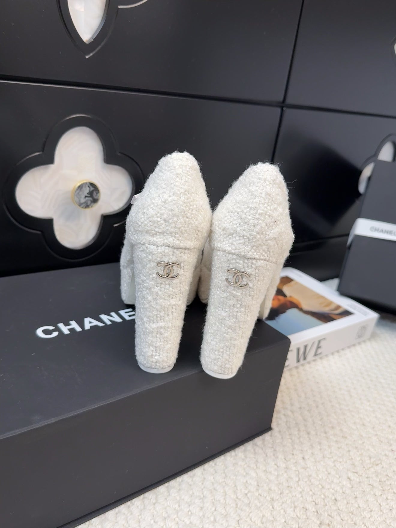 FLATFORM SANDAL IN WHITE TWEED AND BLACK FABRIC