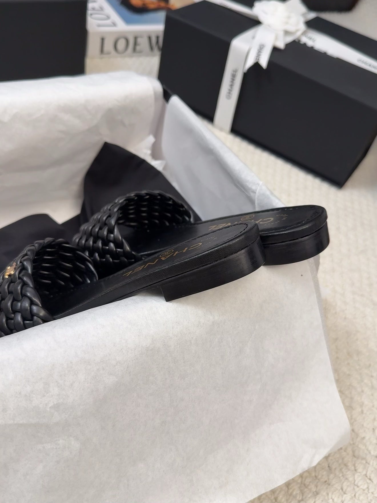 FLAT SLIDES IN BLACK LAMBSKIN