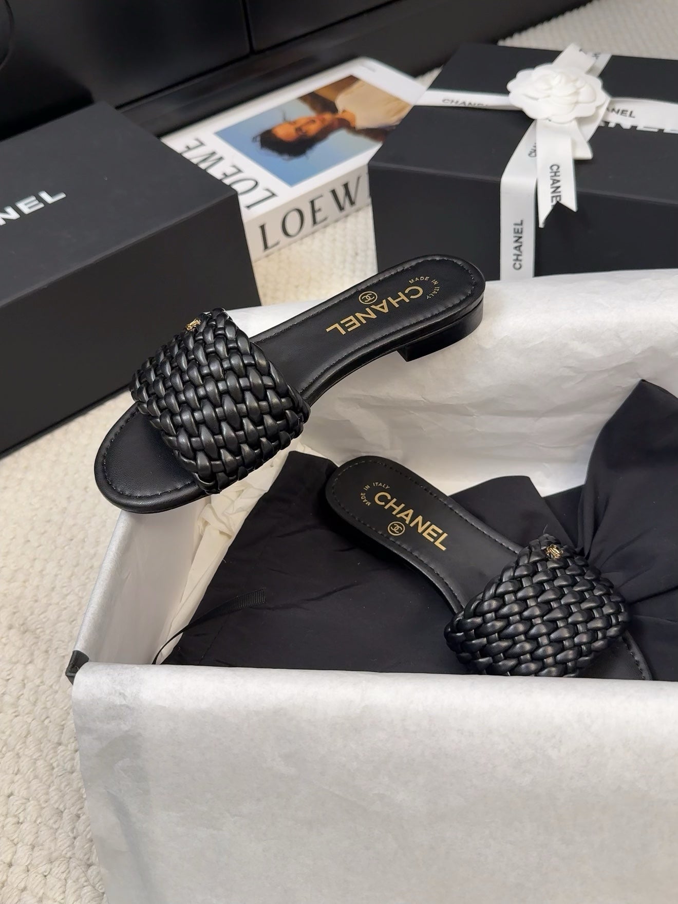 FLAT SLIDES IN BLACK LAMBSKIN