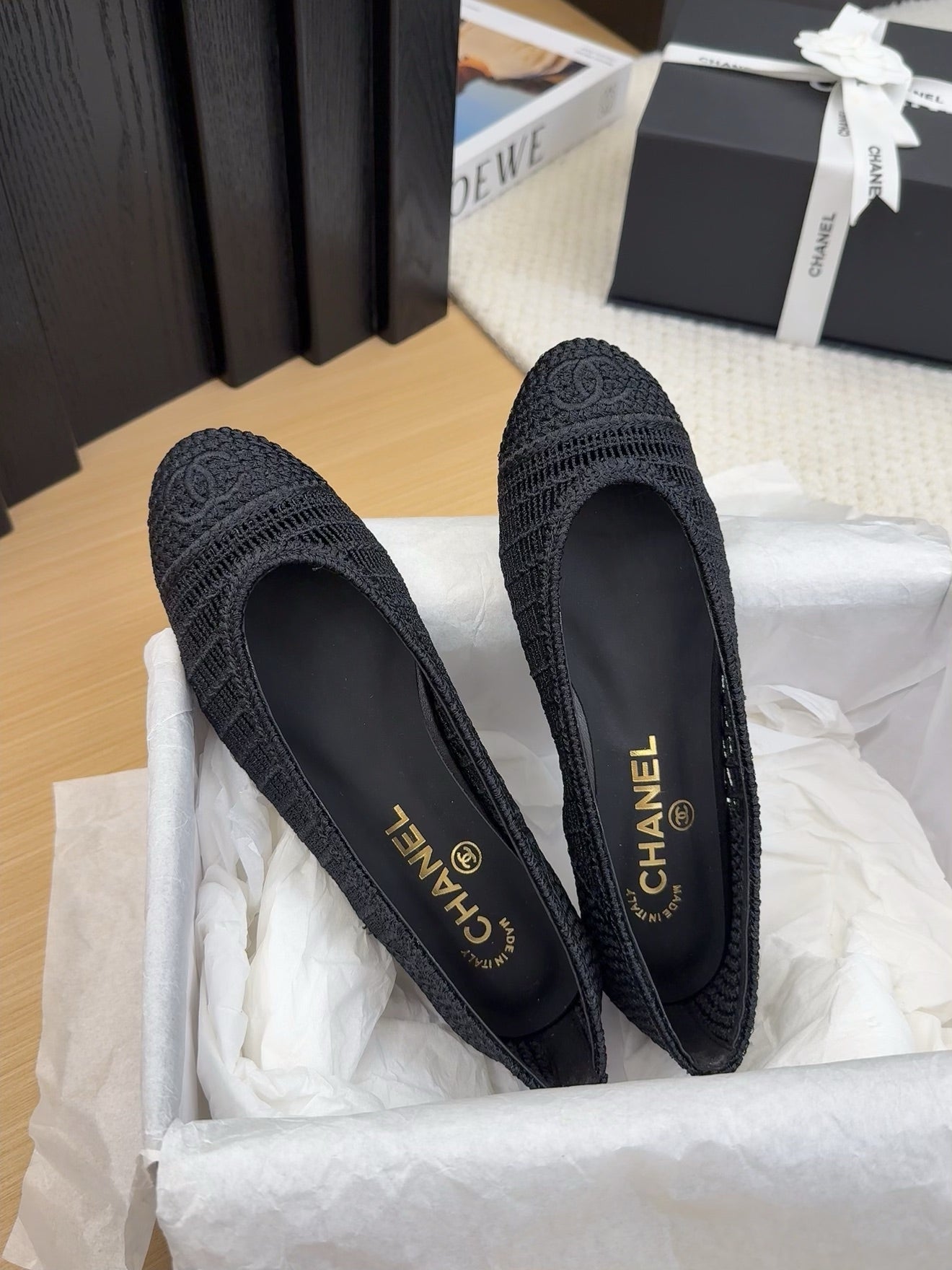 BALLERINAS IN BLACK RAFFIA