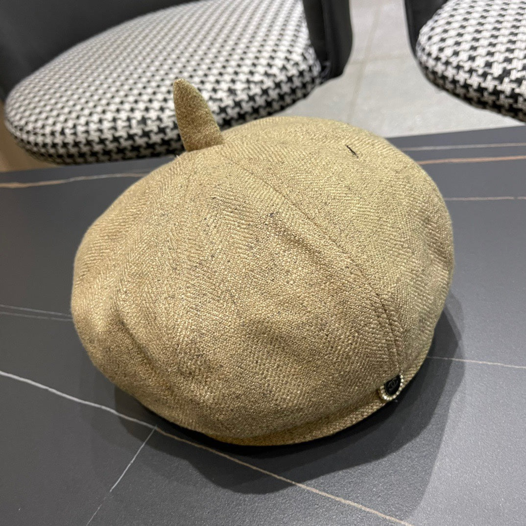 BERET HAT IN PEANUT BROWN FABRIC 420942