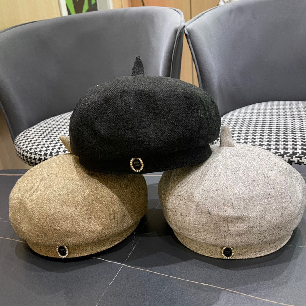 BERET HAT IN BEIGE FABRIC 420943