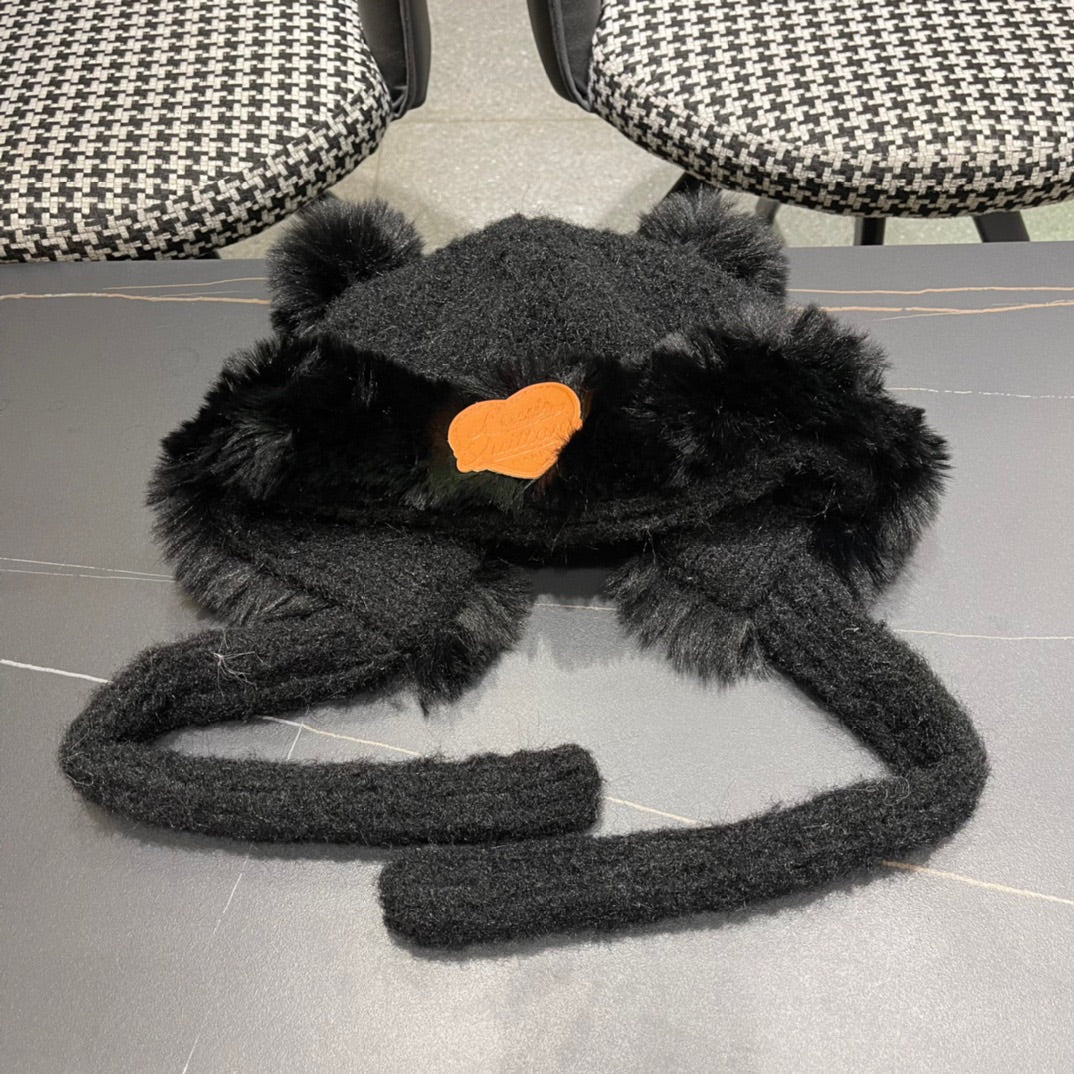 BEANIE HAT IN BLACK WOOL AND LAMB FUR 427792