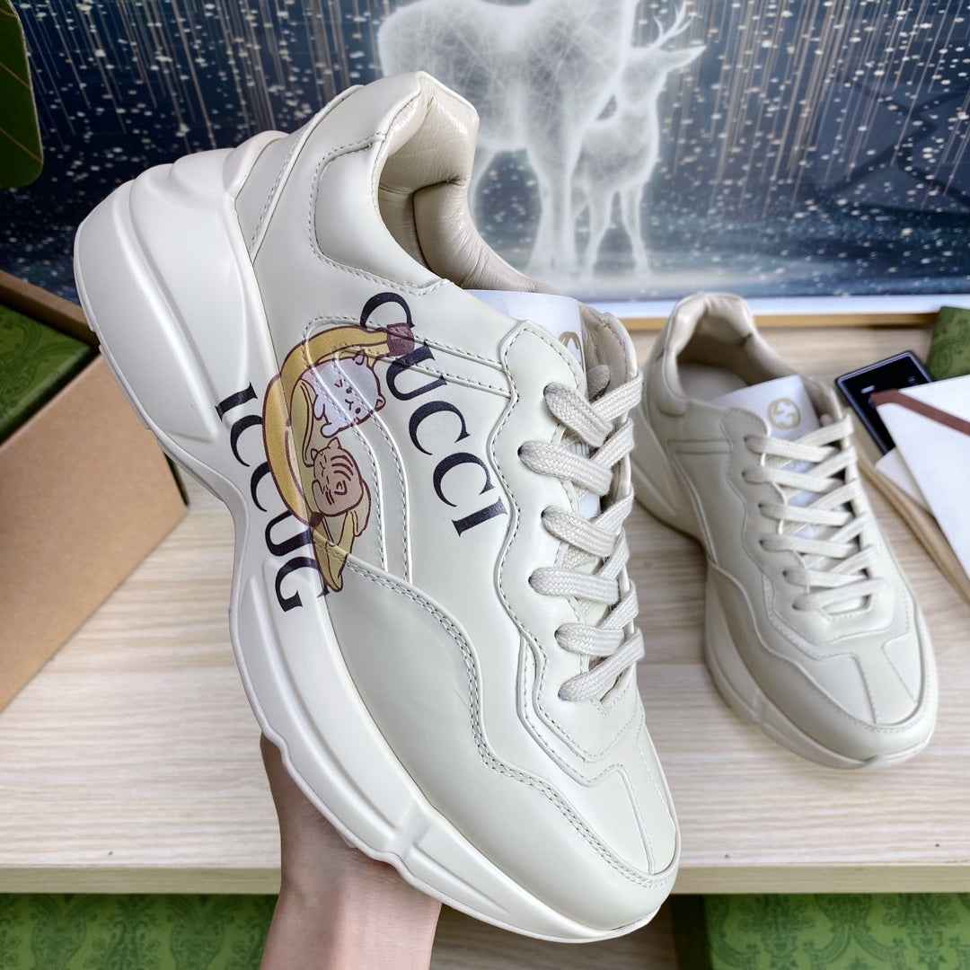 GG COUPLE TRAINER WHITE CALFSKIN WITH TWO CATS ICON