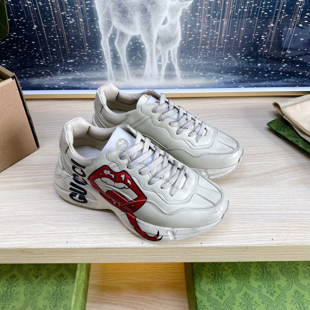 GG COUPLE TRAINER WHITE CALFSKIN WITH LIP ICON