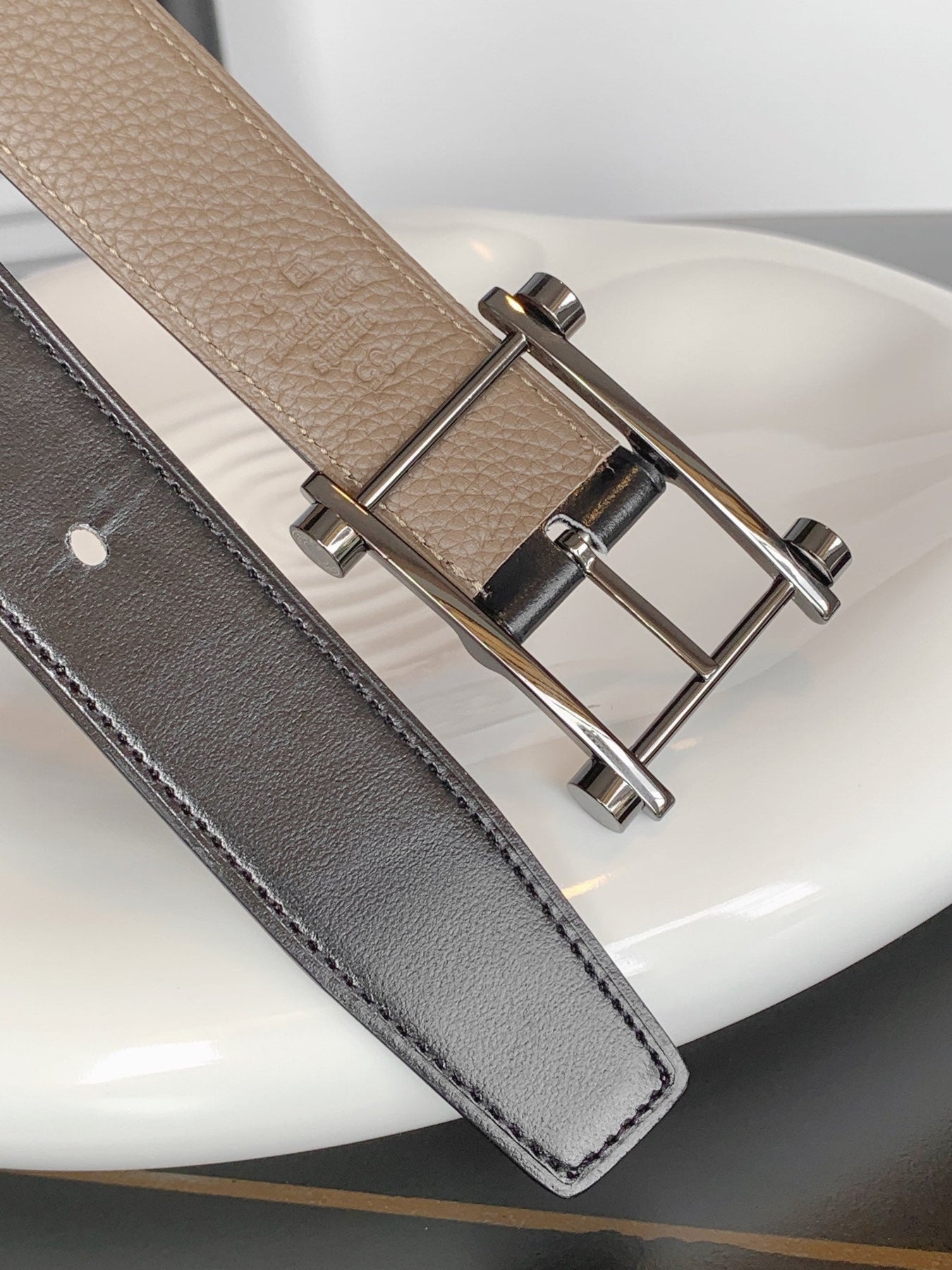 HM REVERSIBLE BLACK AND CAMEL BROWN LEATHER STRAP 32 MM SILVER HARDWARE