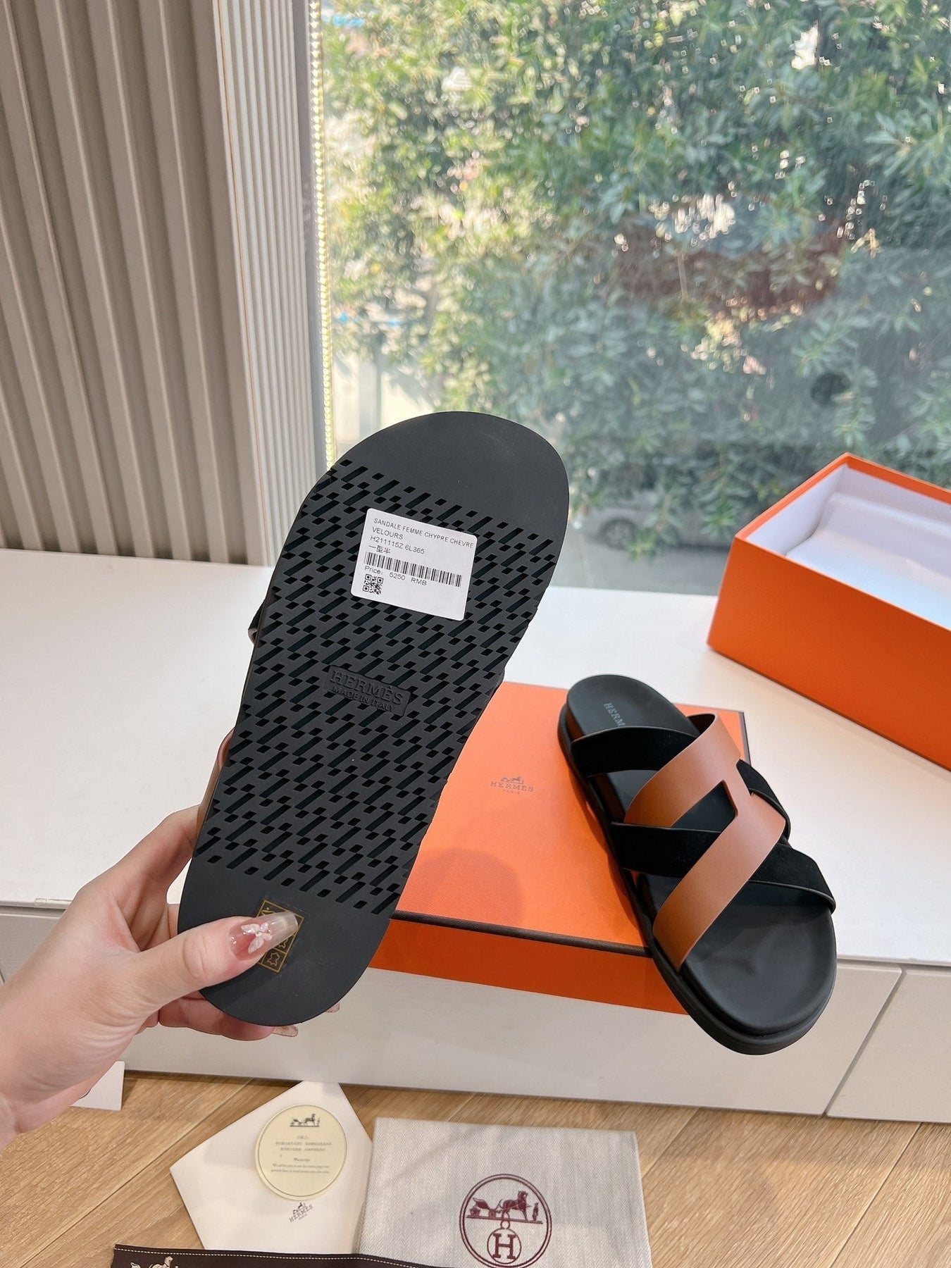 KAZIMIR SANDAL IN BRONZE BROWN CALFSKIN AND BLACK SUEDE